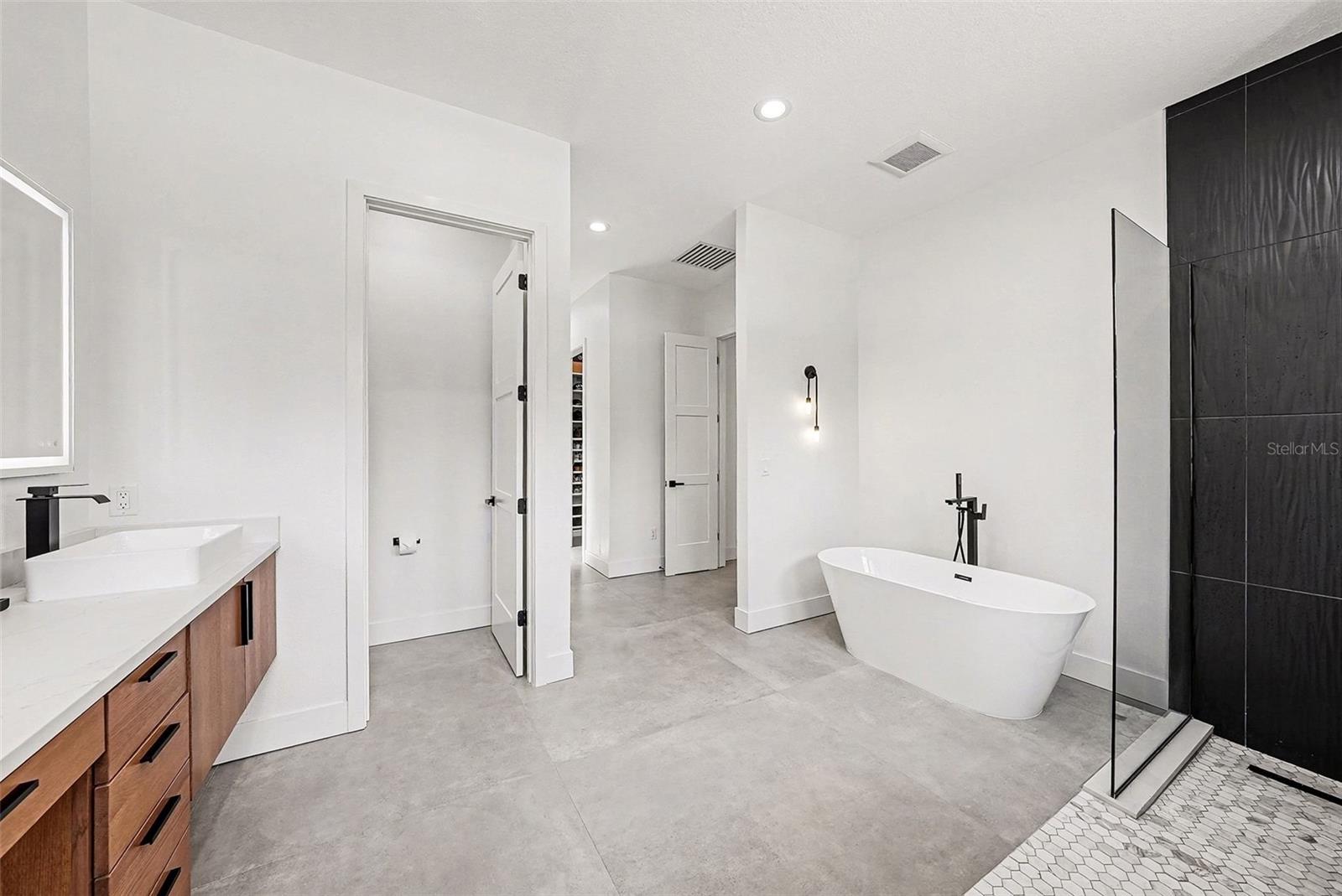 Image 22 of 56 For 17296 Raintree Road