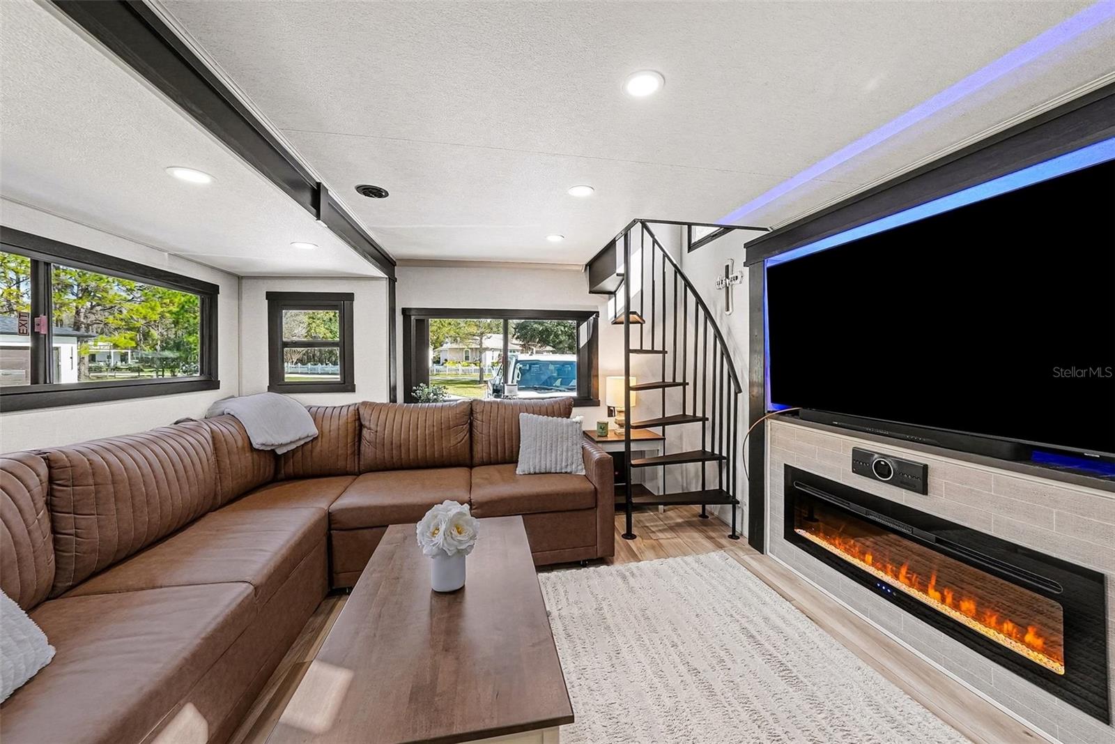 Image 43 of 56 For 17296 Raintree Road