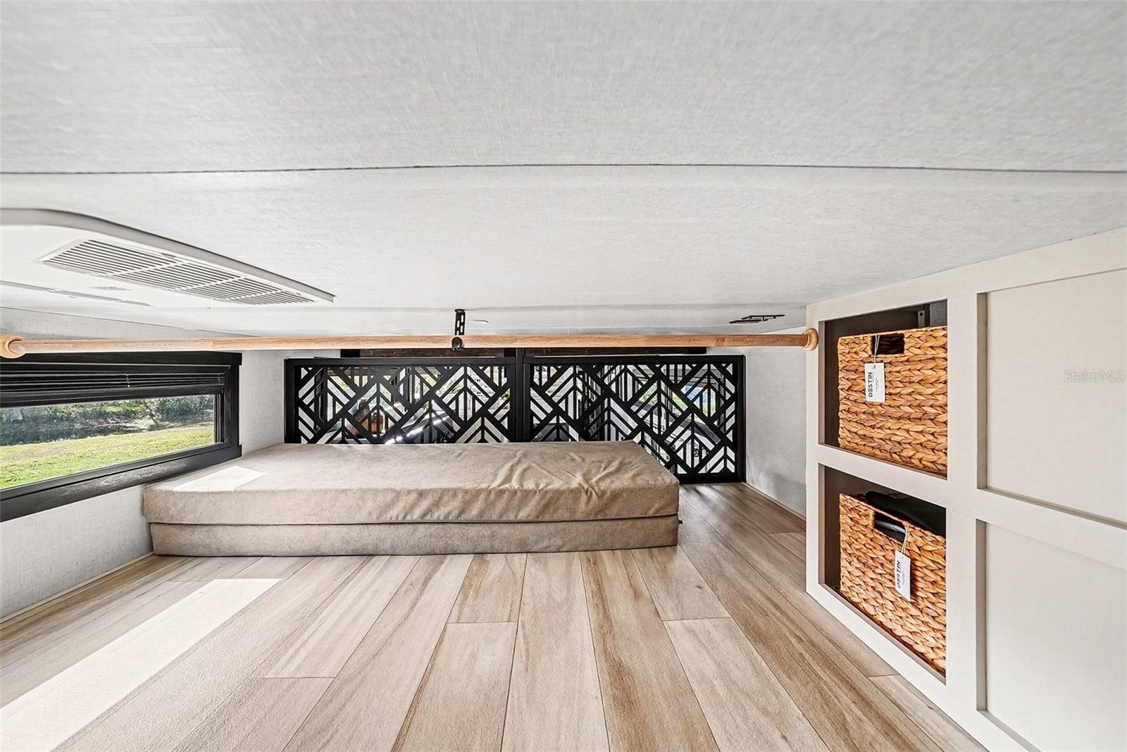 Image 52 of 56 For 17296 Raintree Road