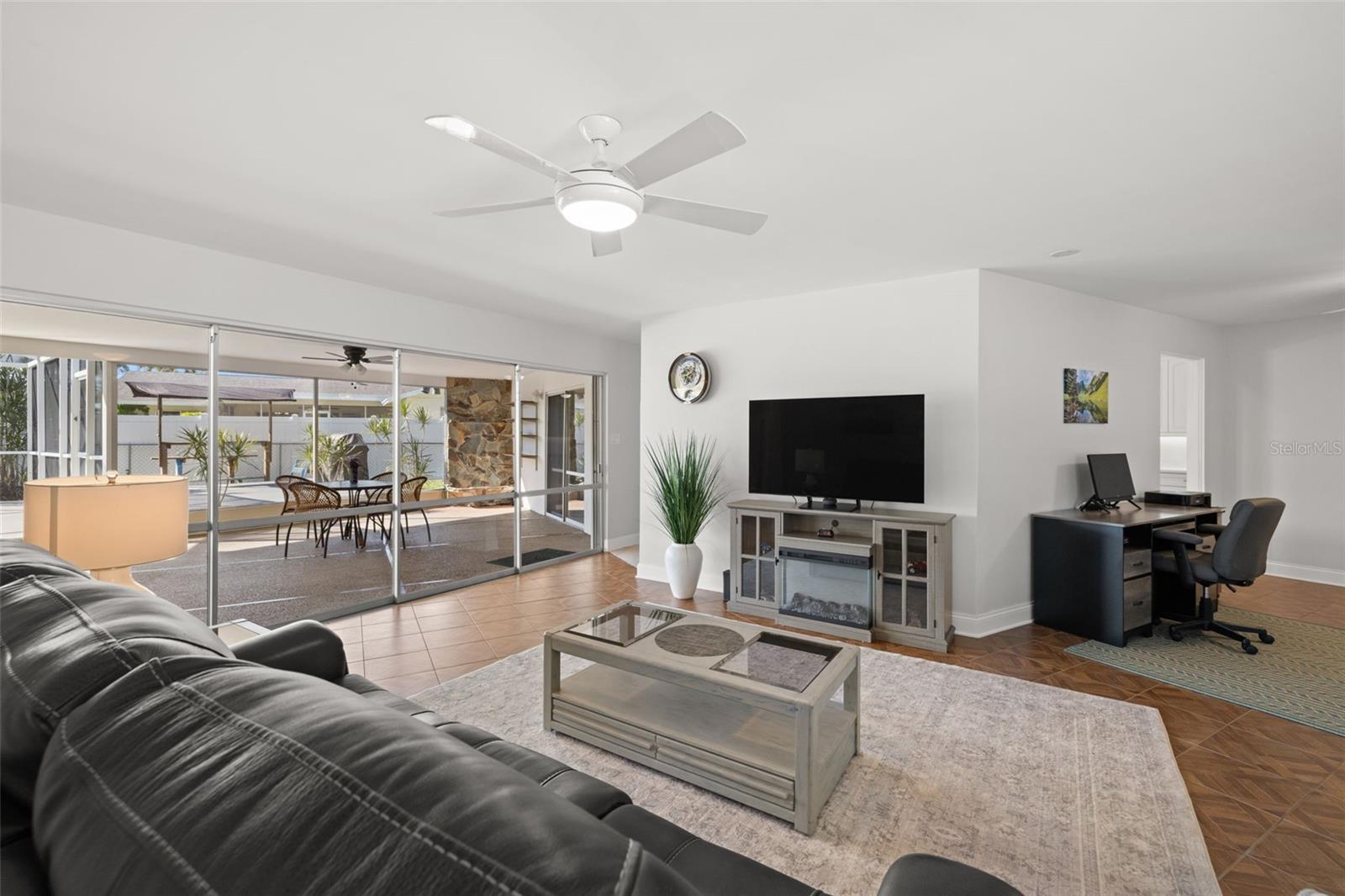 Image 4 of 47 For 8678 10th Street N