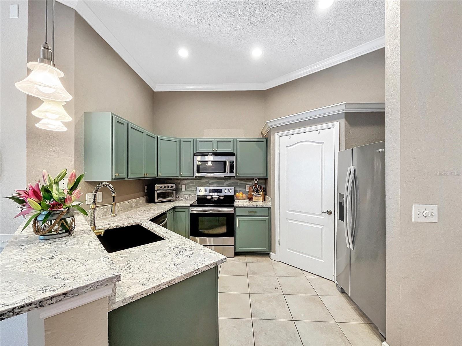 Image 10 of 40 For 704 Seagate Drive