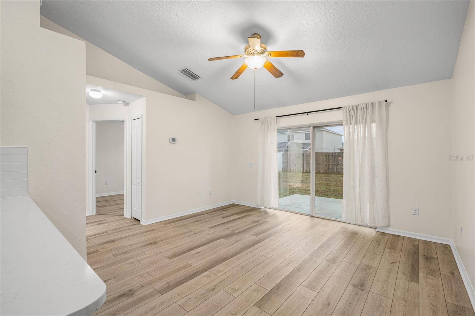 Image 15 of 35 For 25818 Bloomsbury Court