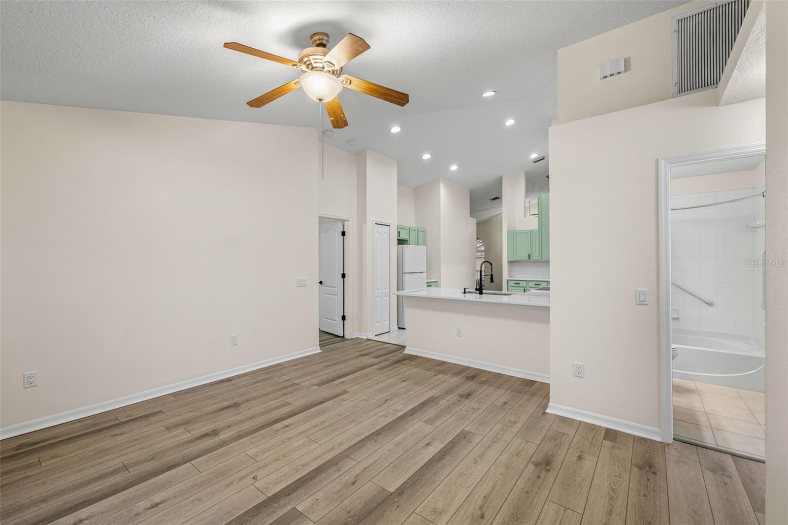 Image 16 of 35 For 25818 Bloomsbury Court