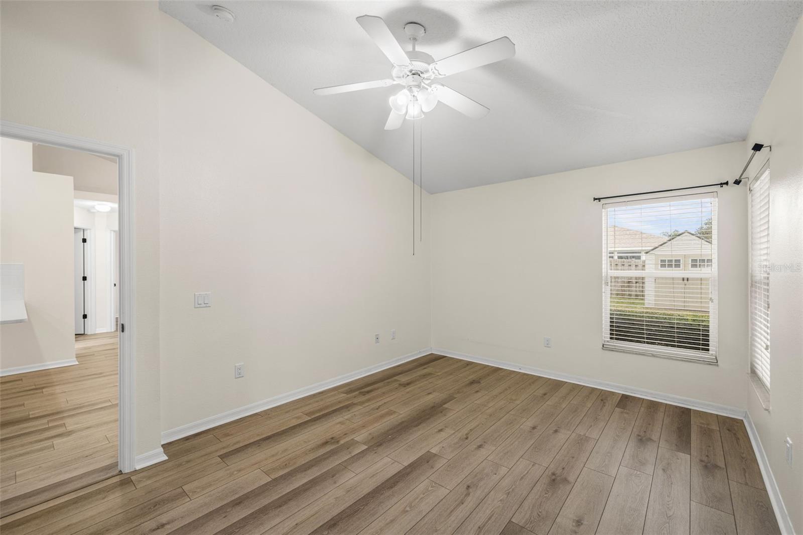 Image 17 of 35 For 25818 Bloomsbury Court