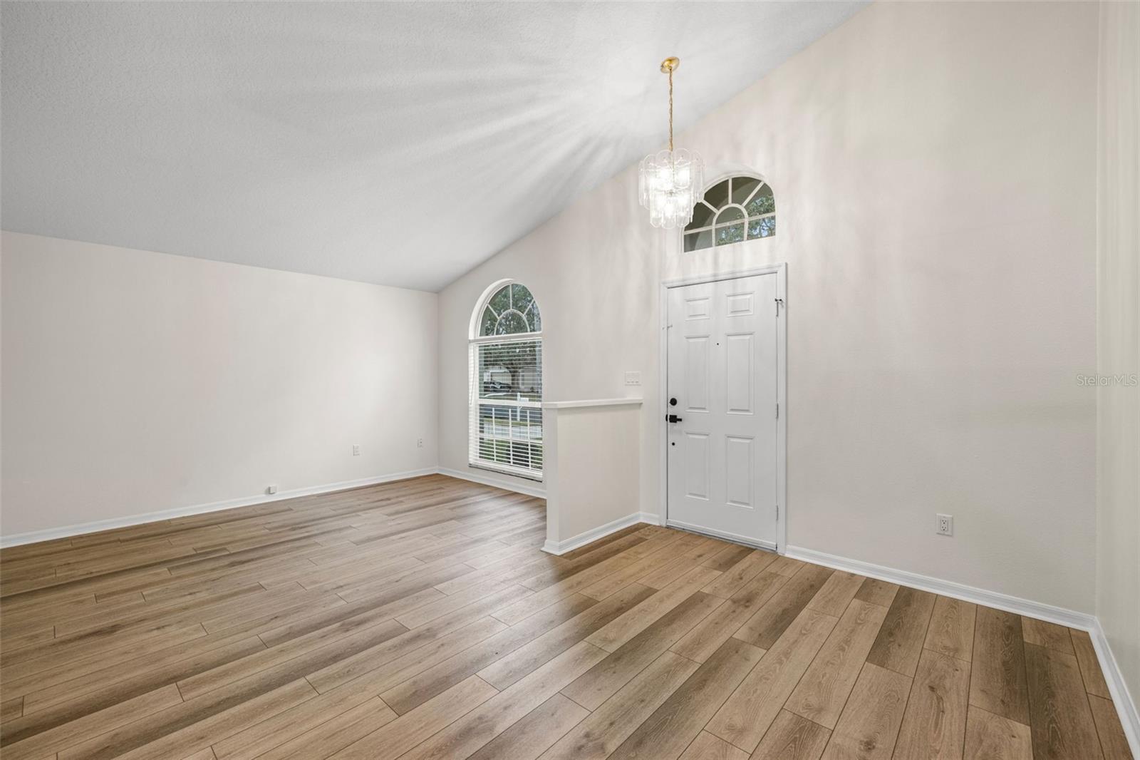 Image 5 of 35 For 25818 Bloomsbury Court