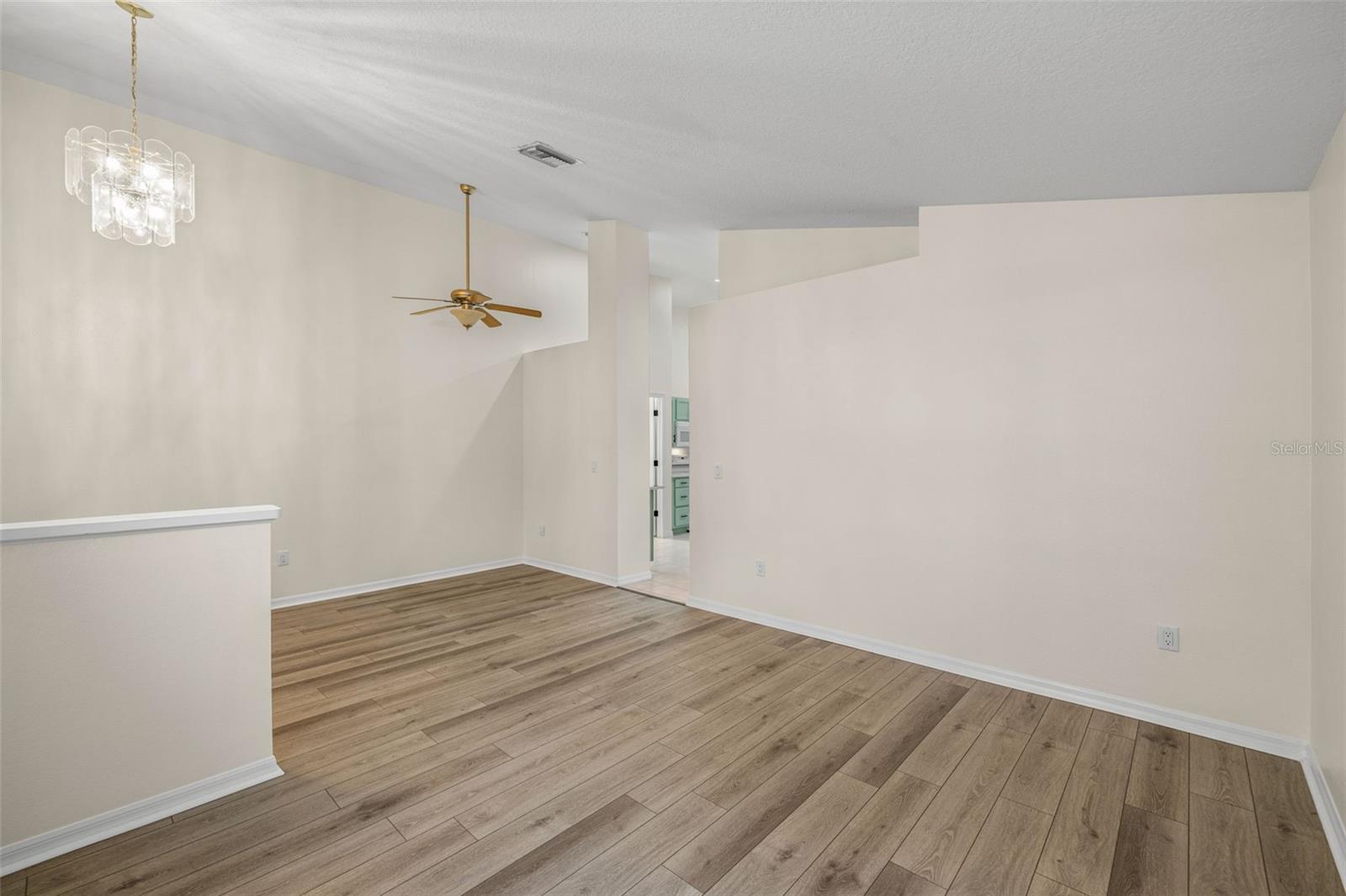 Image 8 of 35 For 25818 Bloomsbury Court