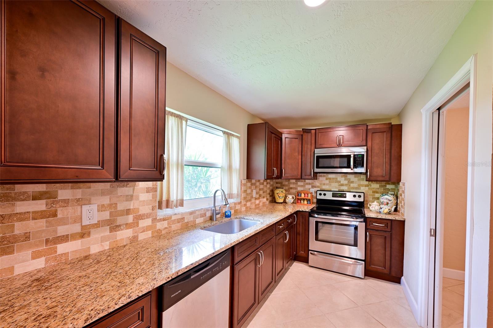 Image 4 of 48 For 1614 Stafford Lane 1206