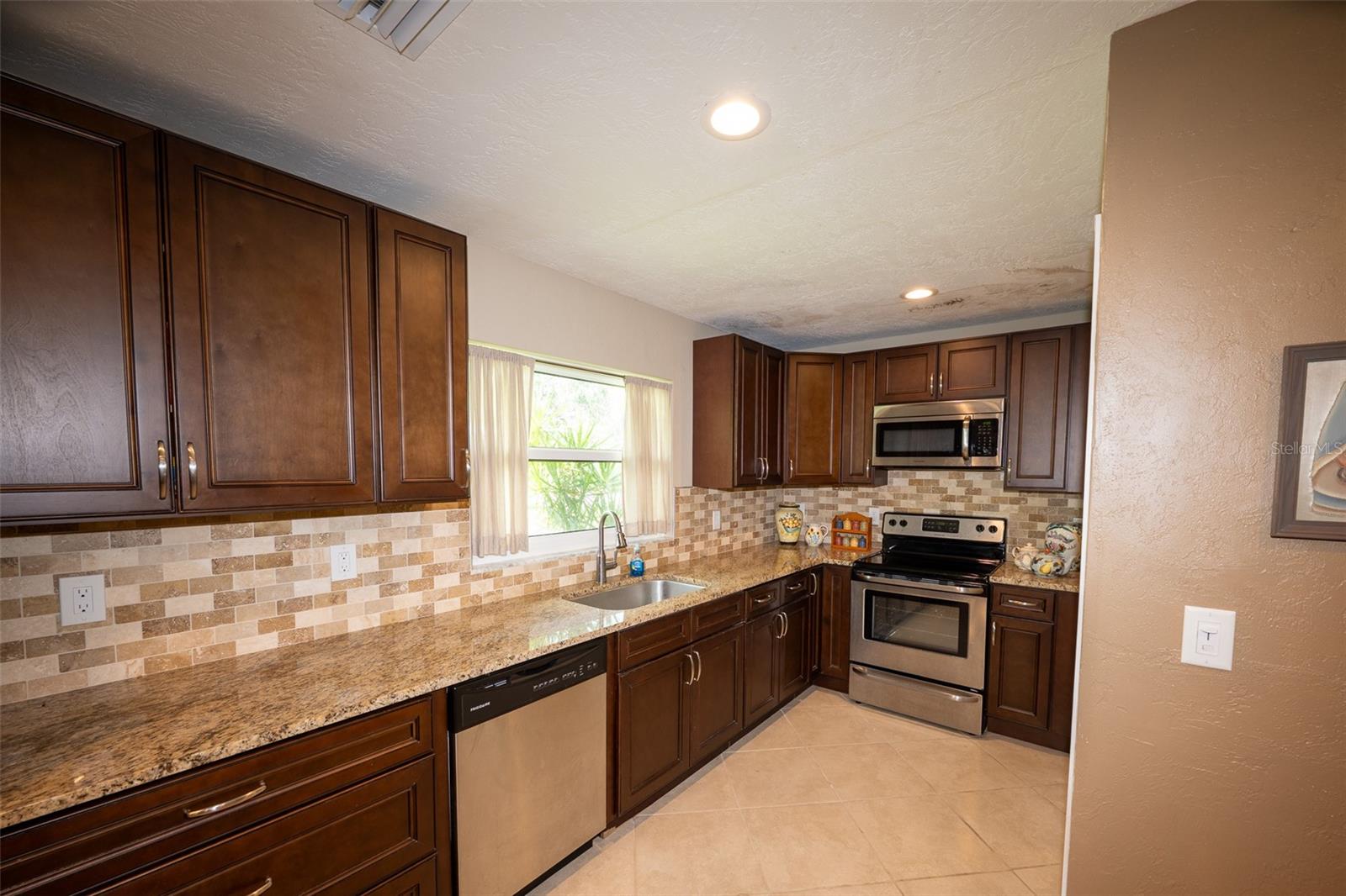 Image 8 of 48 For 1614 Stafford Lane 1206