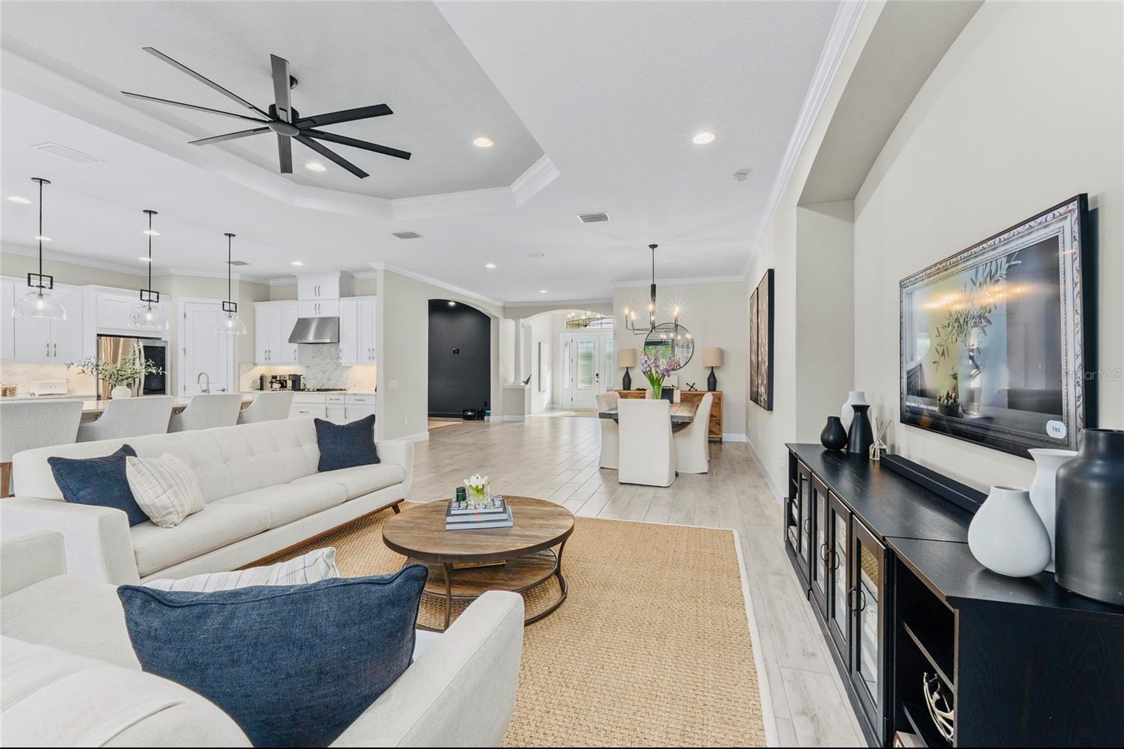 Listing photo id 8 for 11411 Juglans Drive