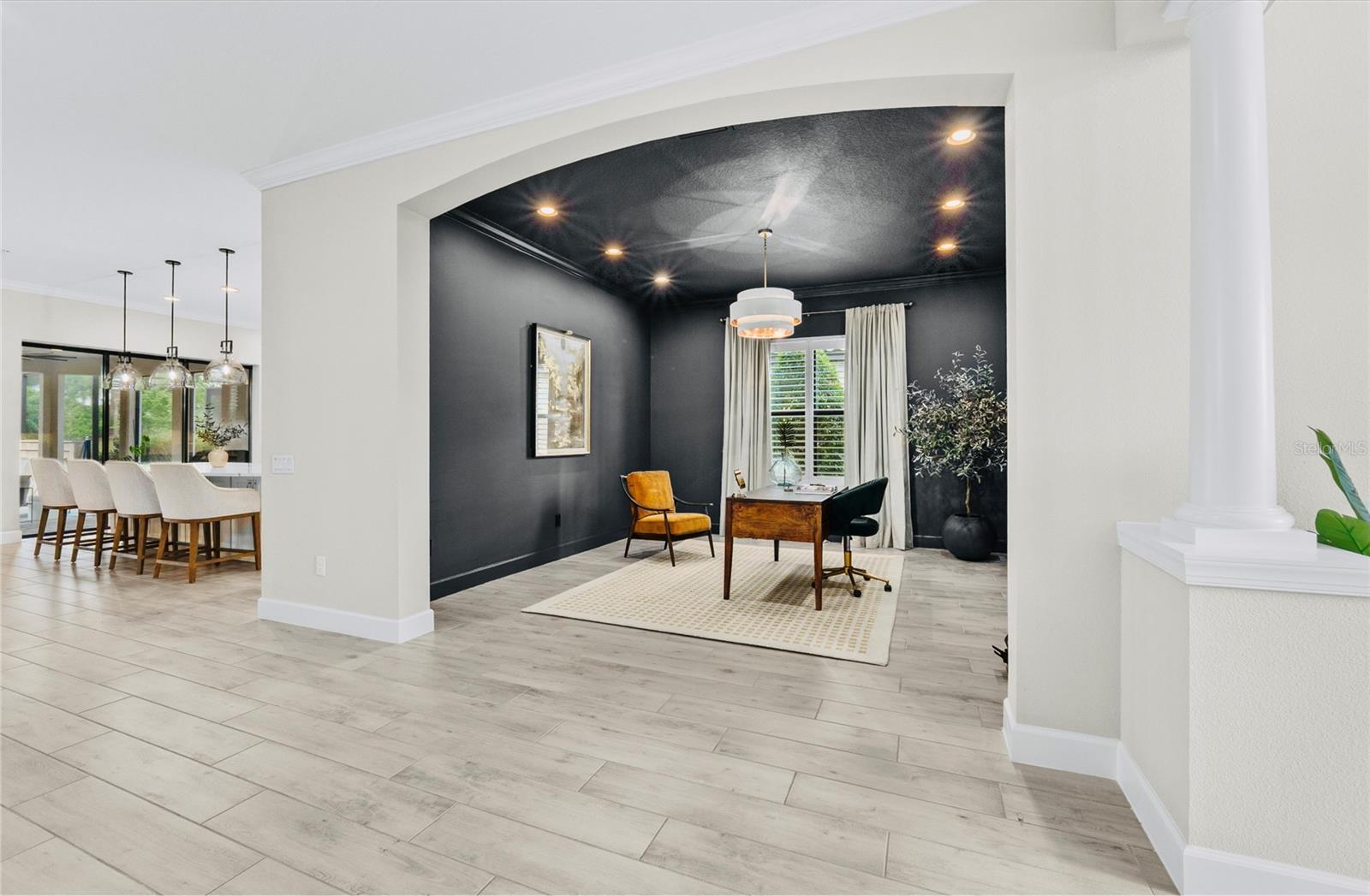 Listing photo id 2 for 11411 Juglans Drive