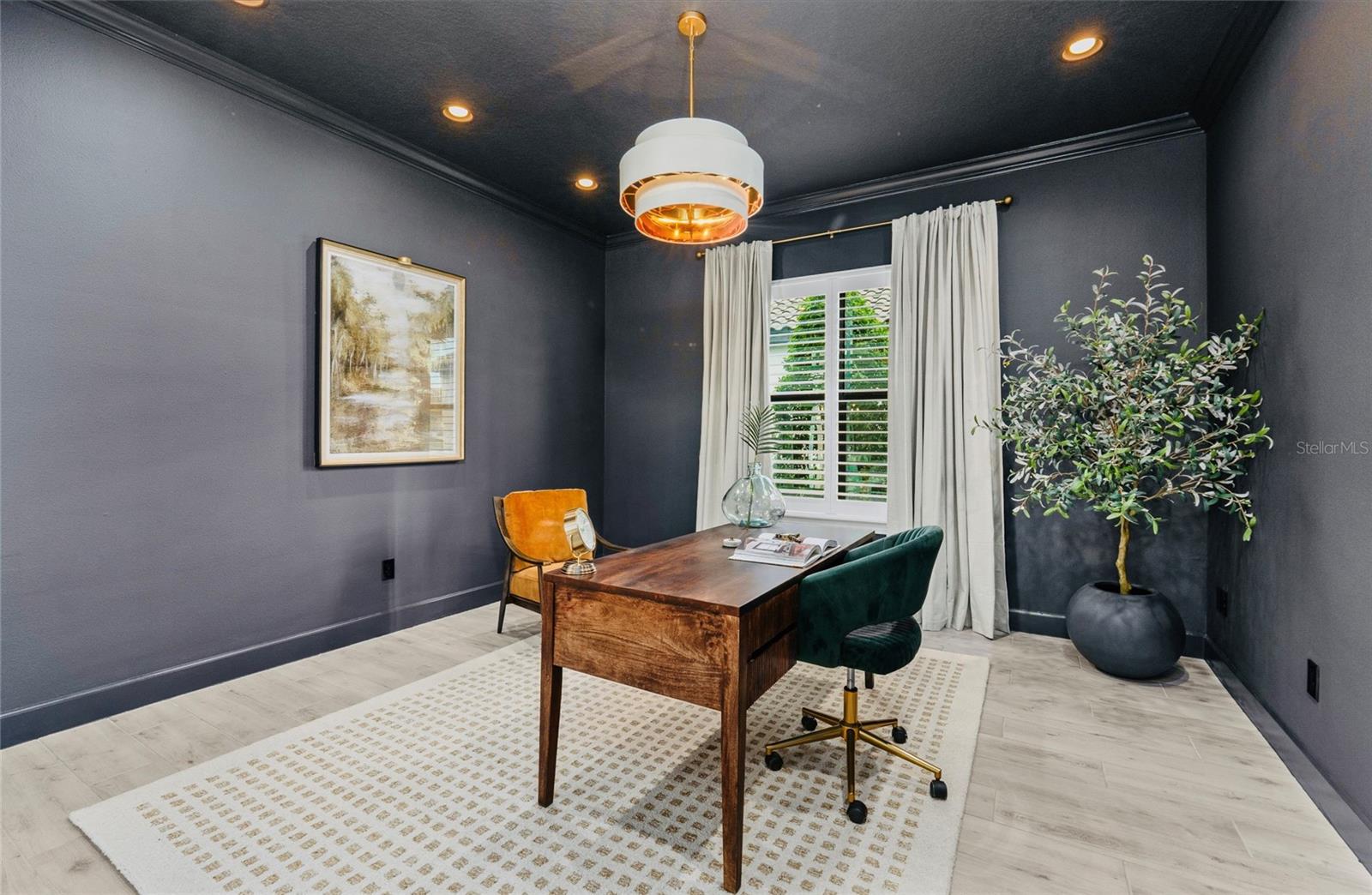 Listing photo id 3 for 11411 Juglans Drive