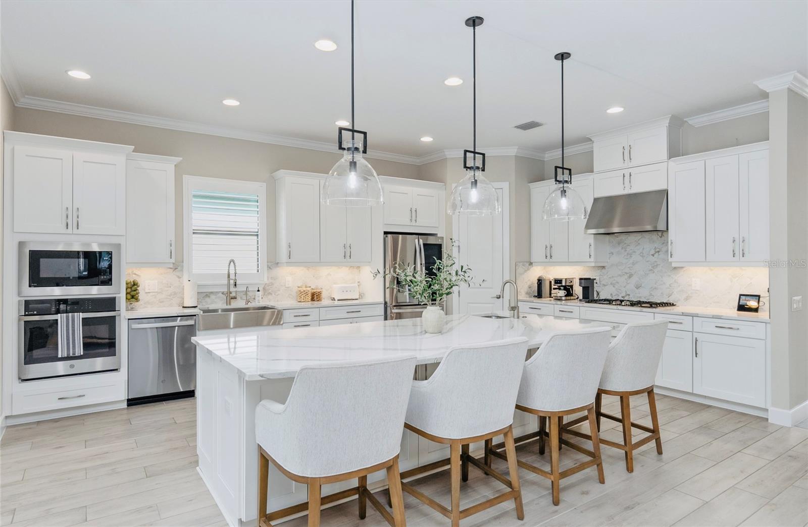 Listing photo id 4 for 11411 Juglans Drive