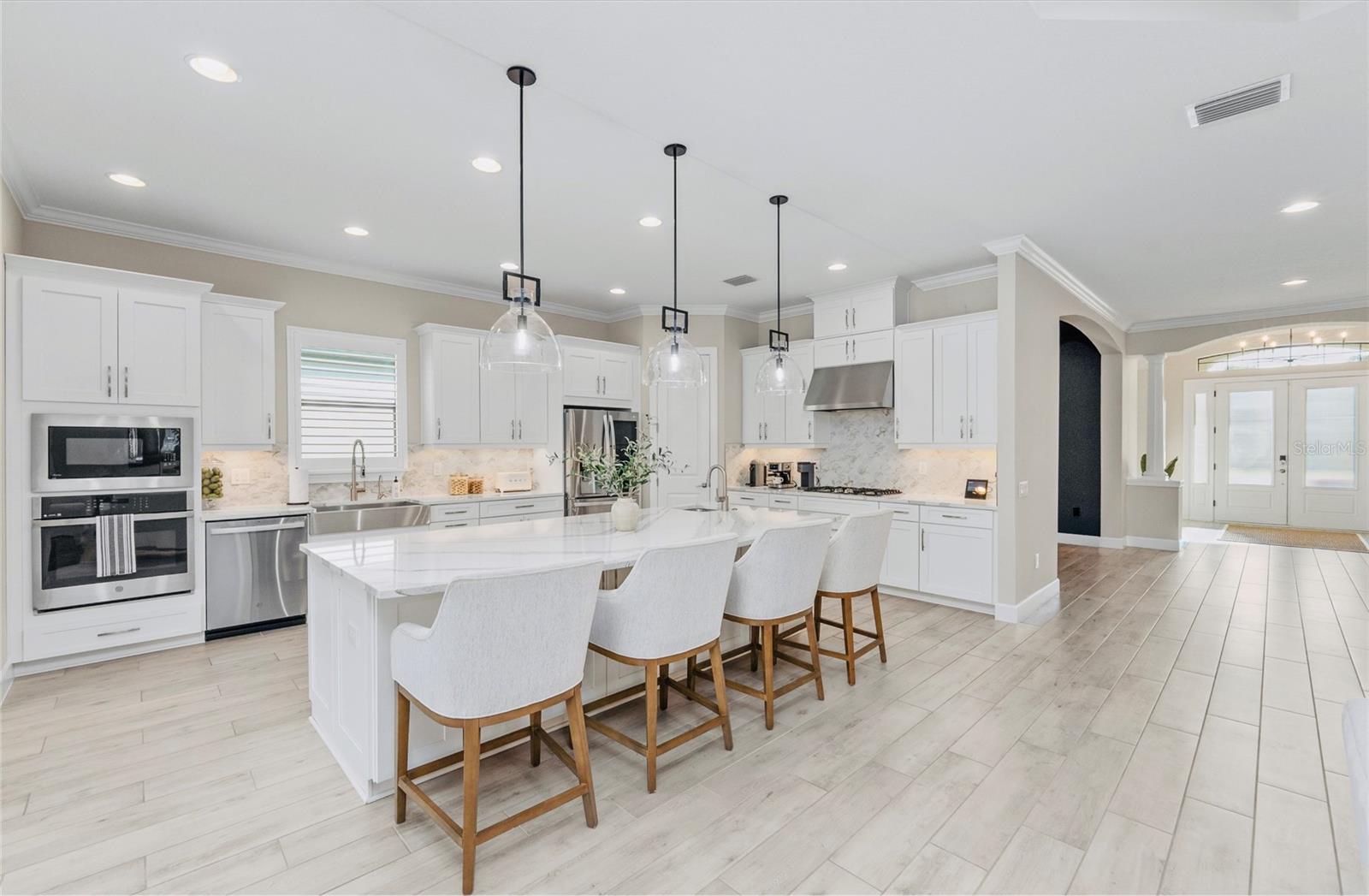 Listing photo id 5 for 11411 Juglans Drive