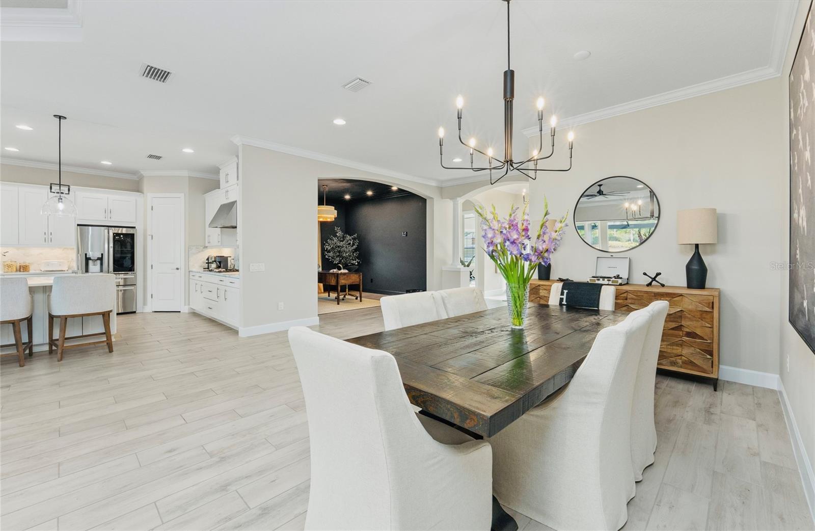 Listing photo id 7 for 11411 Juglans Drive