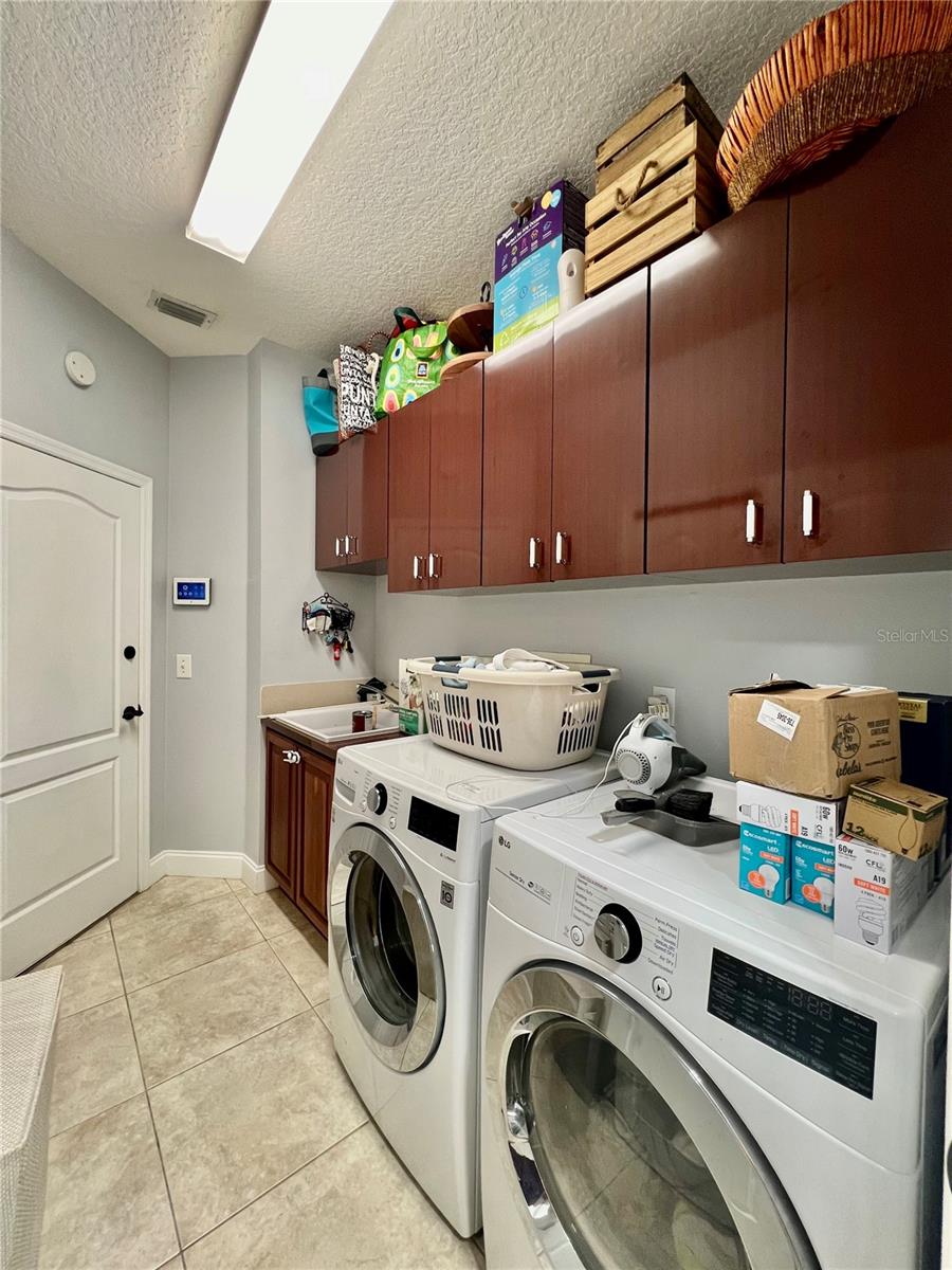 Image 19 of 33 For 9118 Whispering Willow Way