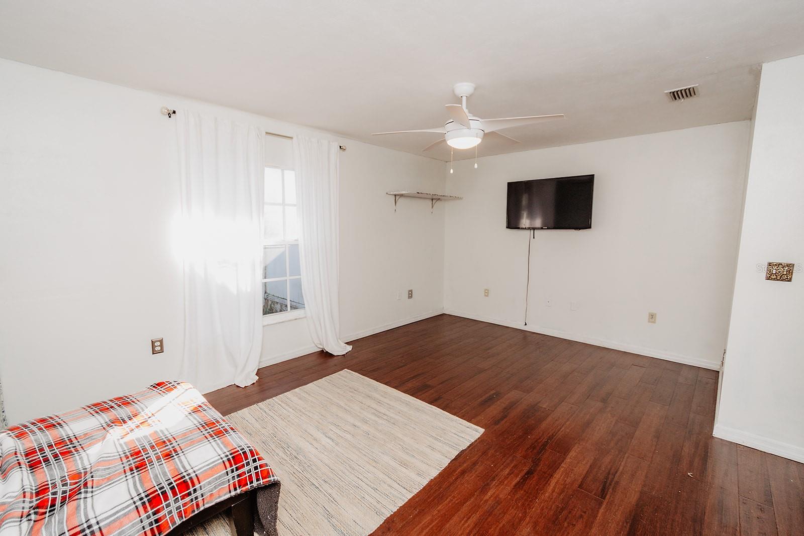 Image 14 of 25 For 403 Bigstaff Court