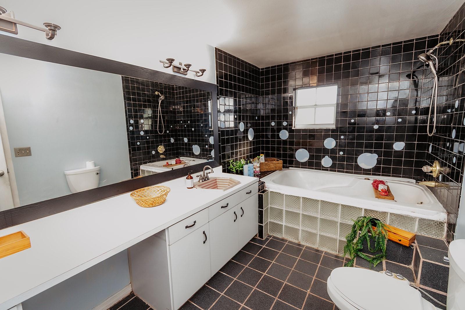 Image 15 of 25 For 403 Bigstaff Court