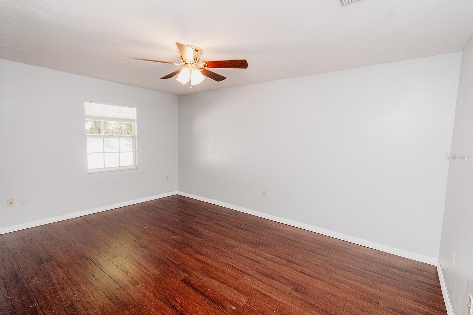 Image 17 of 25 For 403 Bigstaff Court