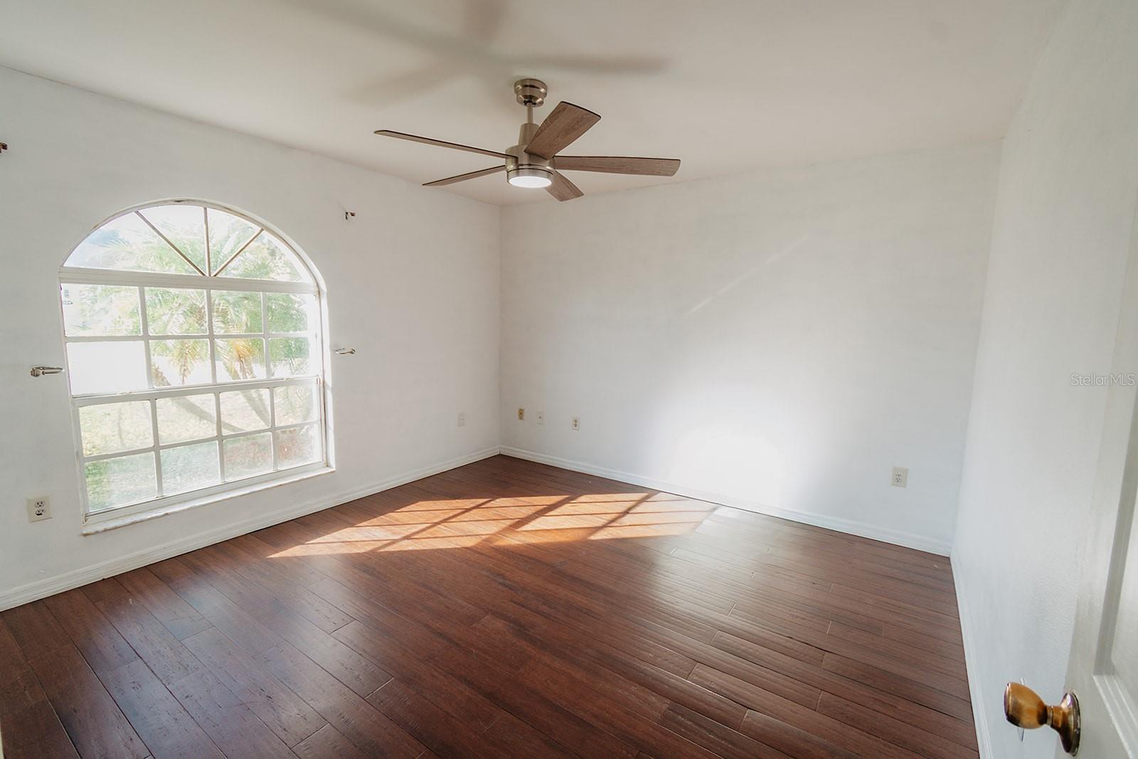 Image 19 of 25 For 403 Bigstaff Court