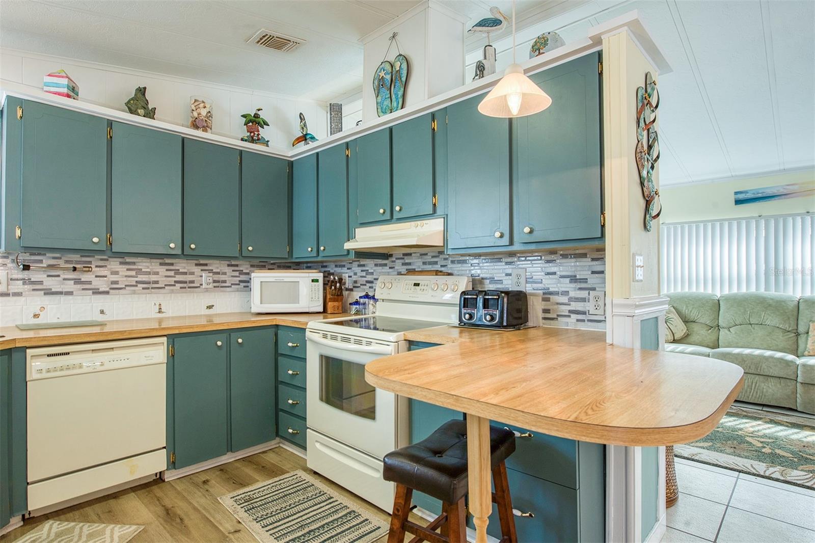 Image 3 of 40 For 83 Pelican Drive N