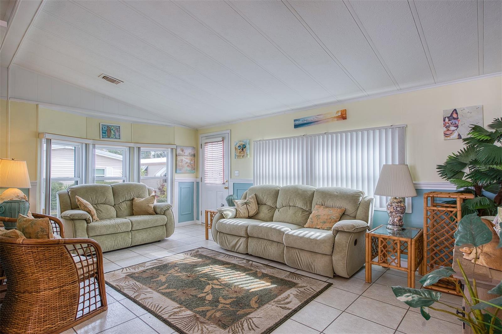 Image 4 of 40 For 83 Pelican Drive N