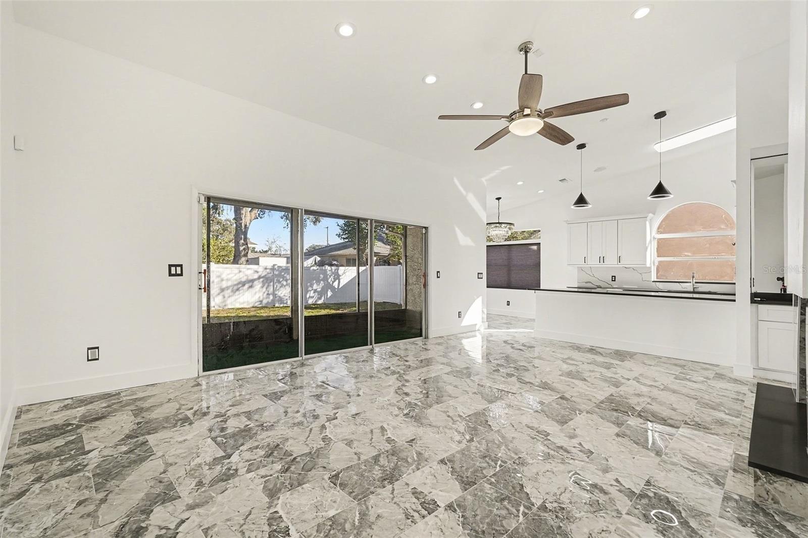 Image 15 of 37 For 905 Clearcreek Drive