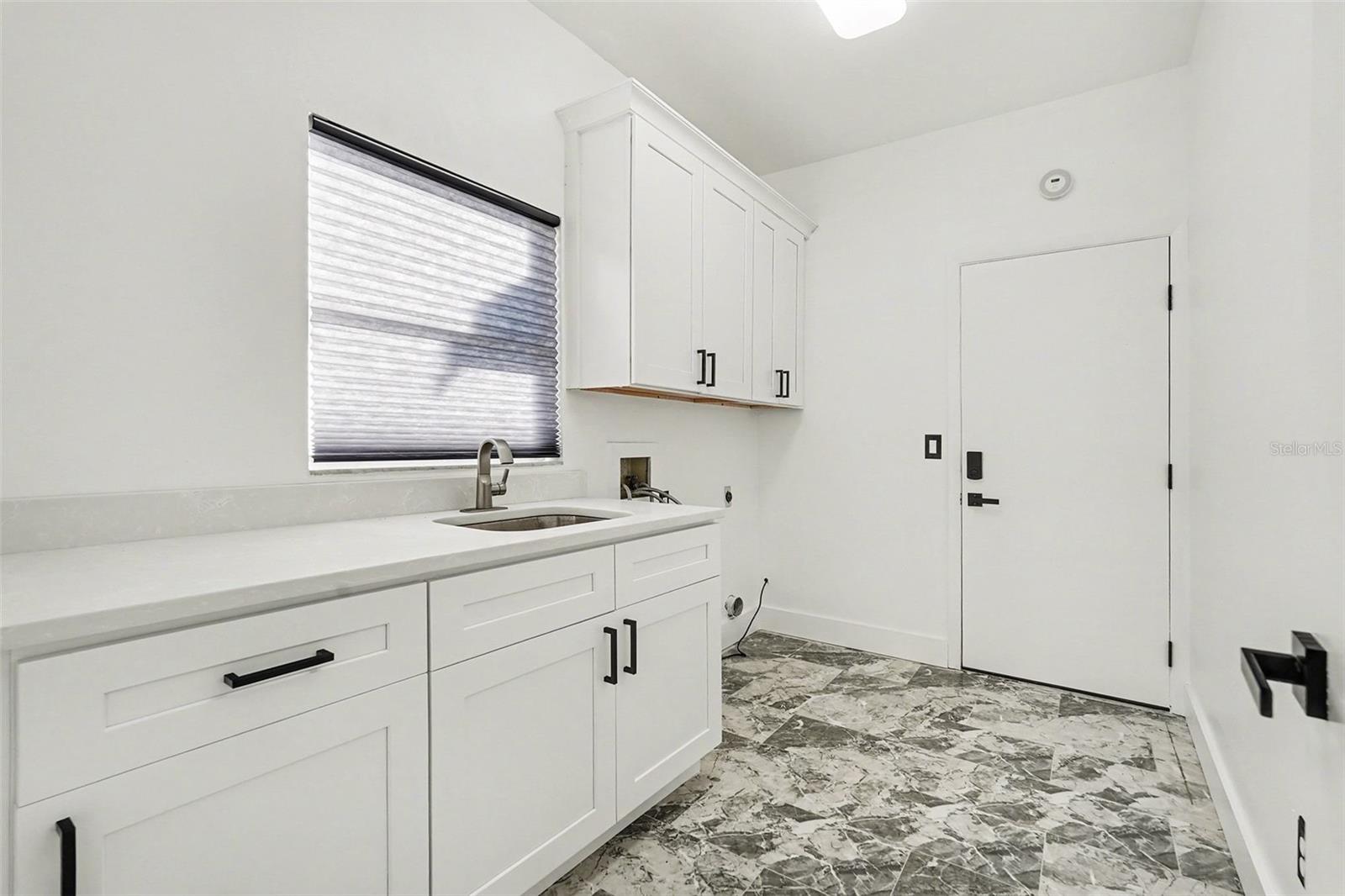 Image 20 of 37 For 905 Clearcreek Drive