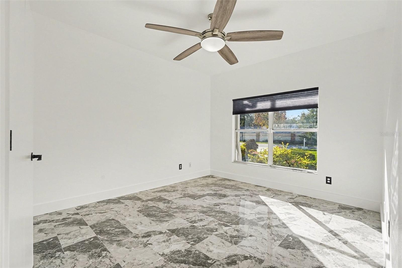 Image 21 of 37 For 905 Clearcreek Drive