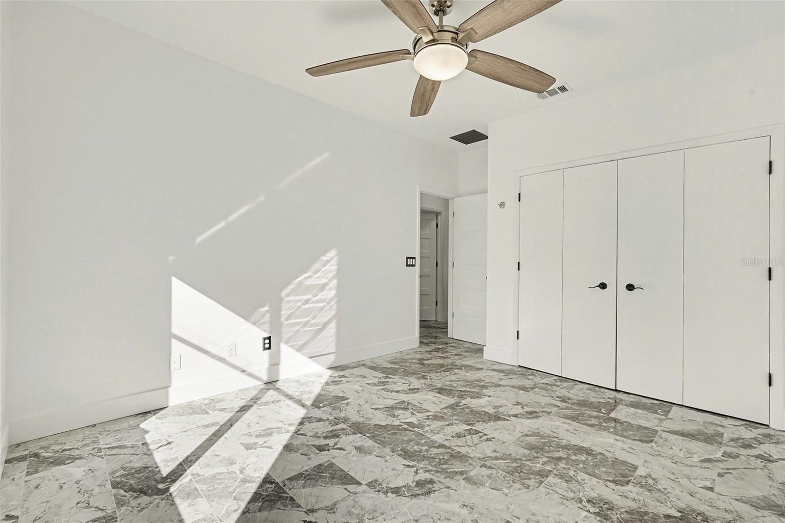 Image 22 of 37 For 905 Clearcreek Drive