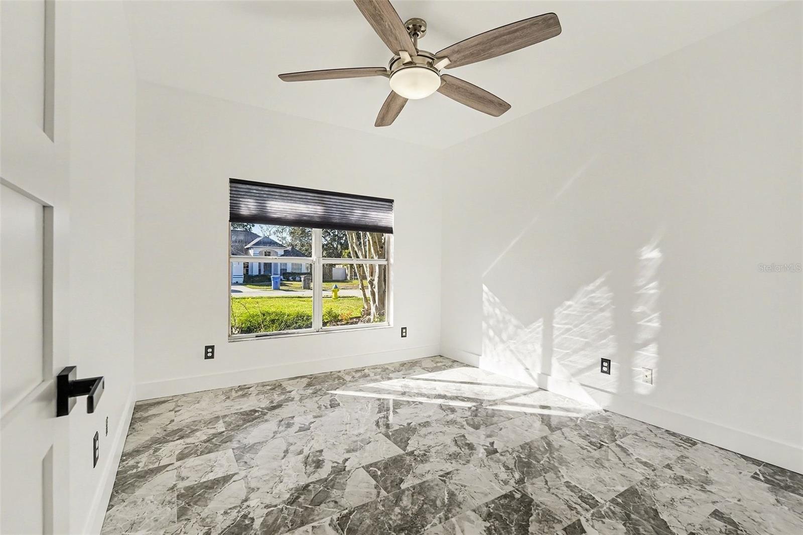 Image 23 of 37 For 905 Clearcreek Drive