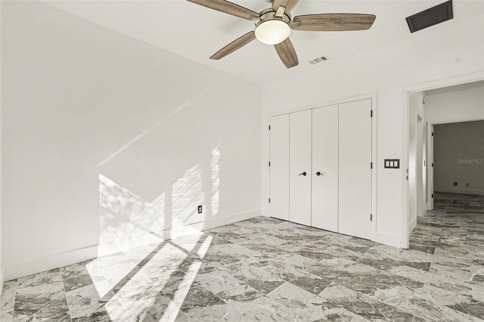 Image 24 of 37 For 905 Clearcreek Drive