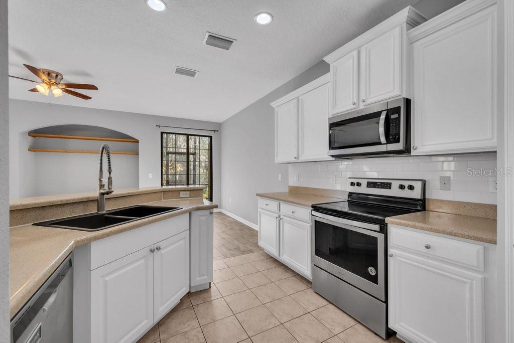 Image 8 of 38 For 16431 Kingletridge Avenue