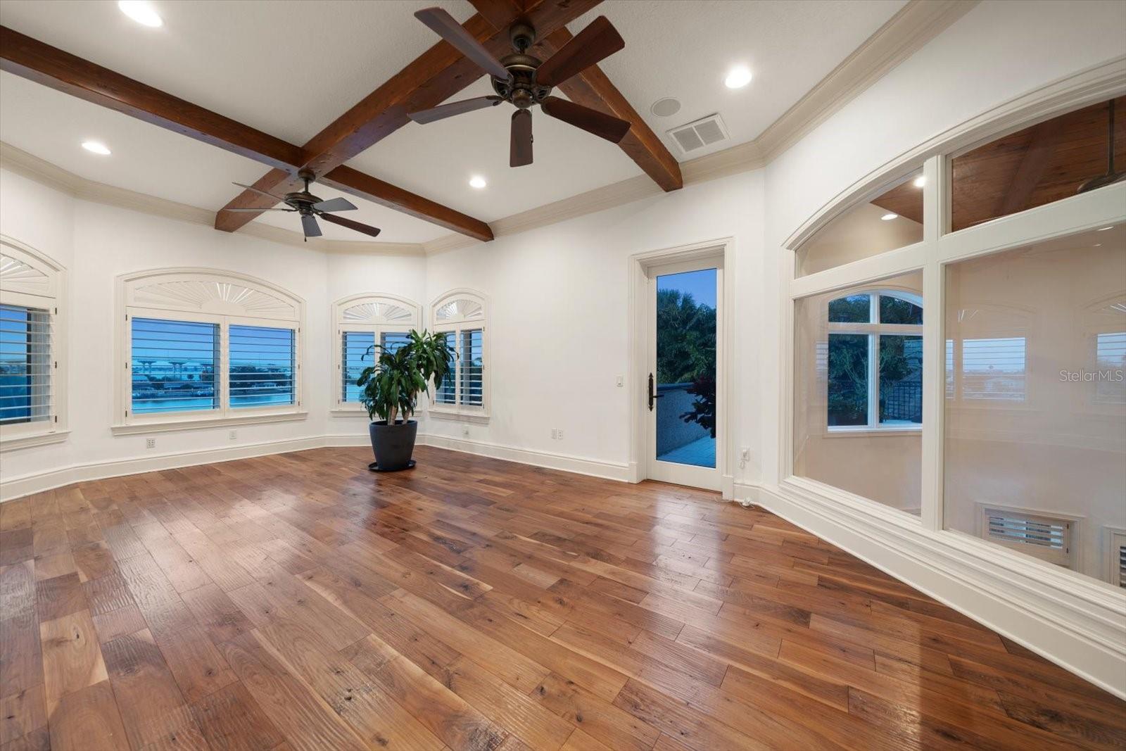 Image 21 of 98 For 118 Harbor View Lane