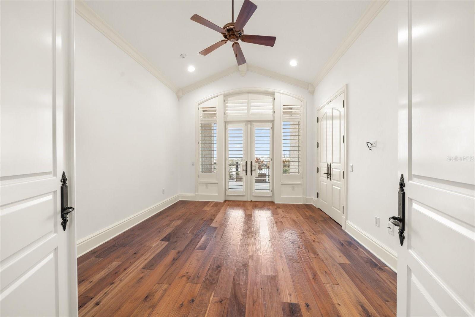 Image 55 of 98 For 118 Harbor View Lane