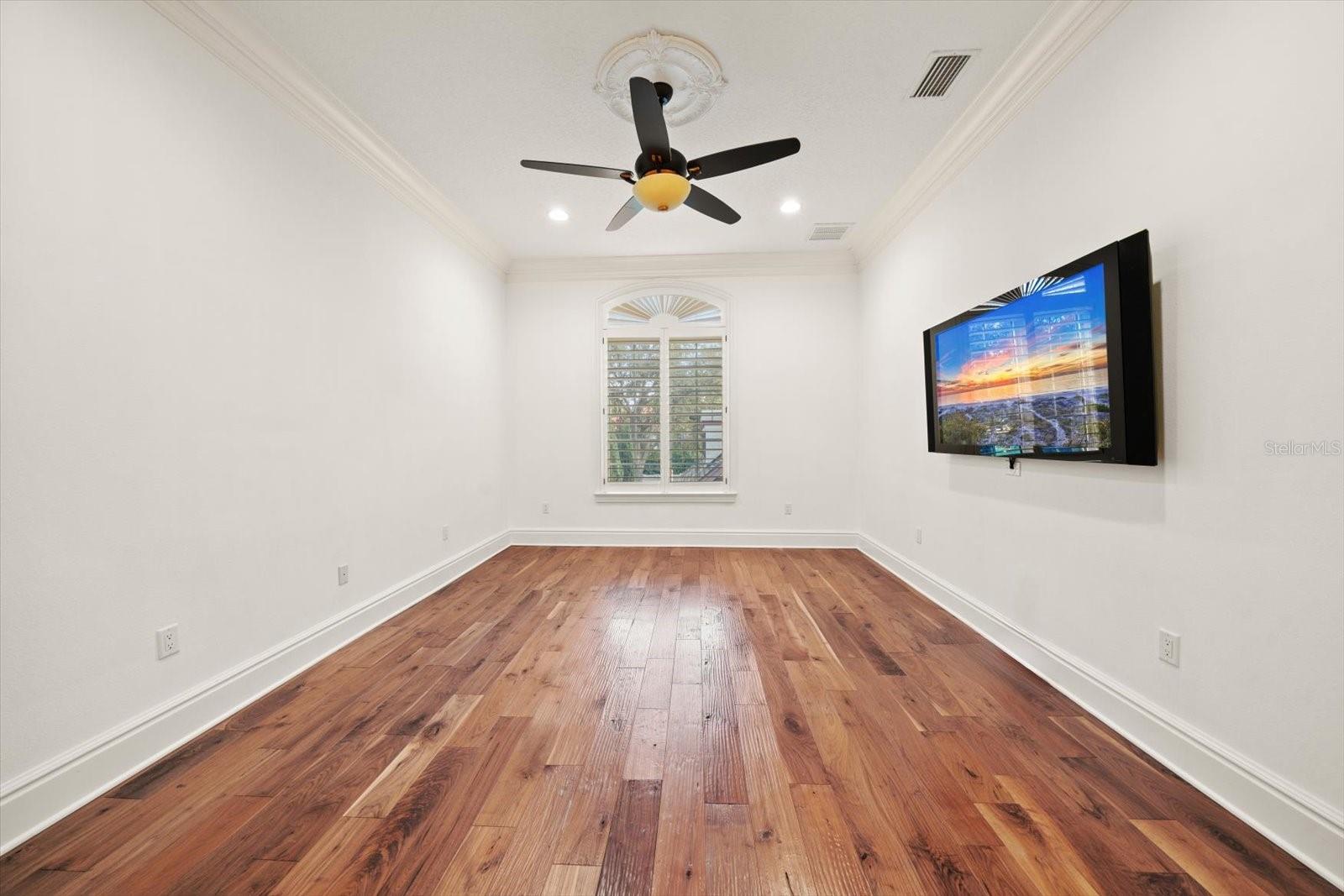 Image 63 of 98 For 118 Harbor View Lane