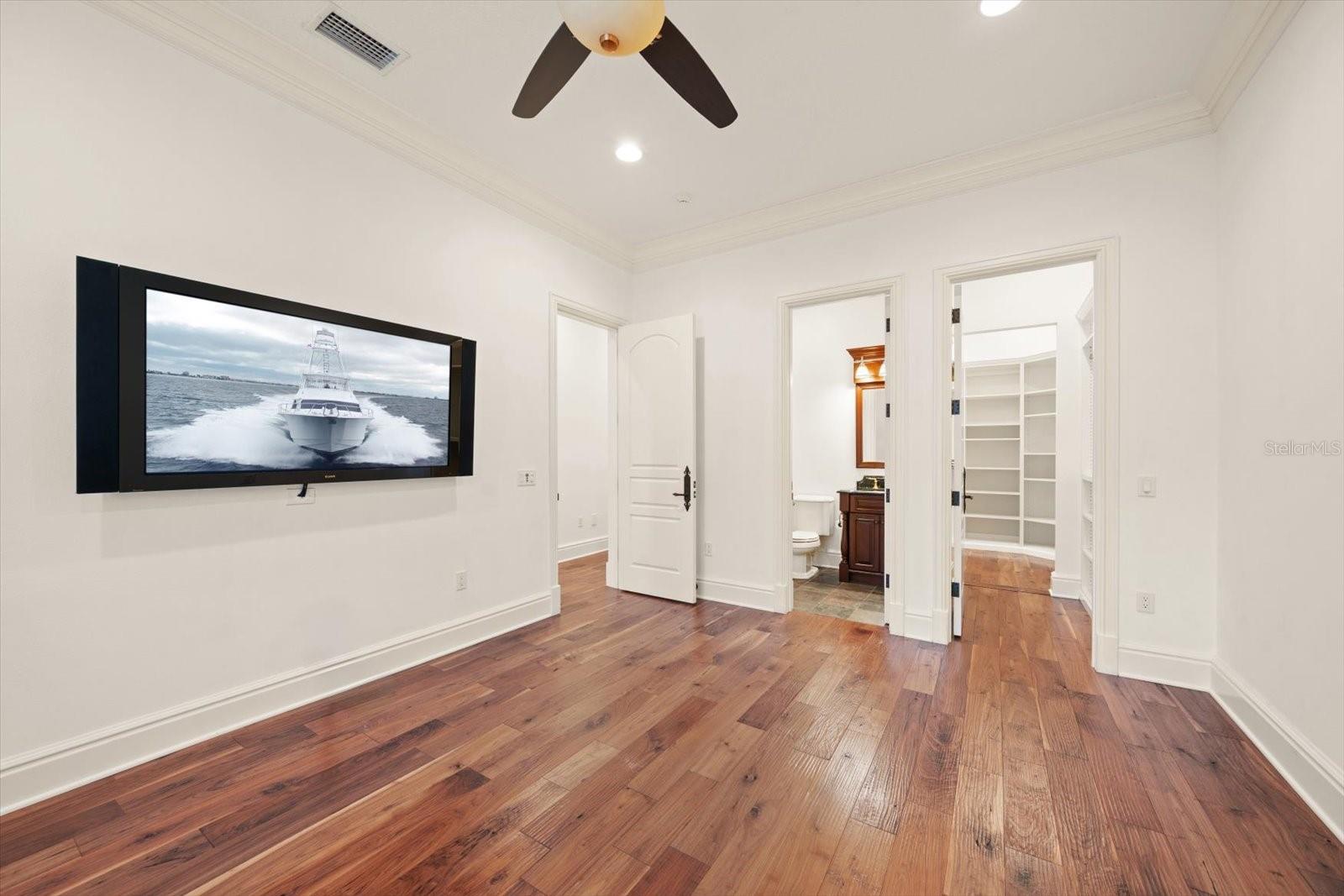 Image 65 of 98 For 118 Harbor View Lane