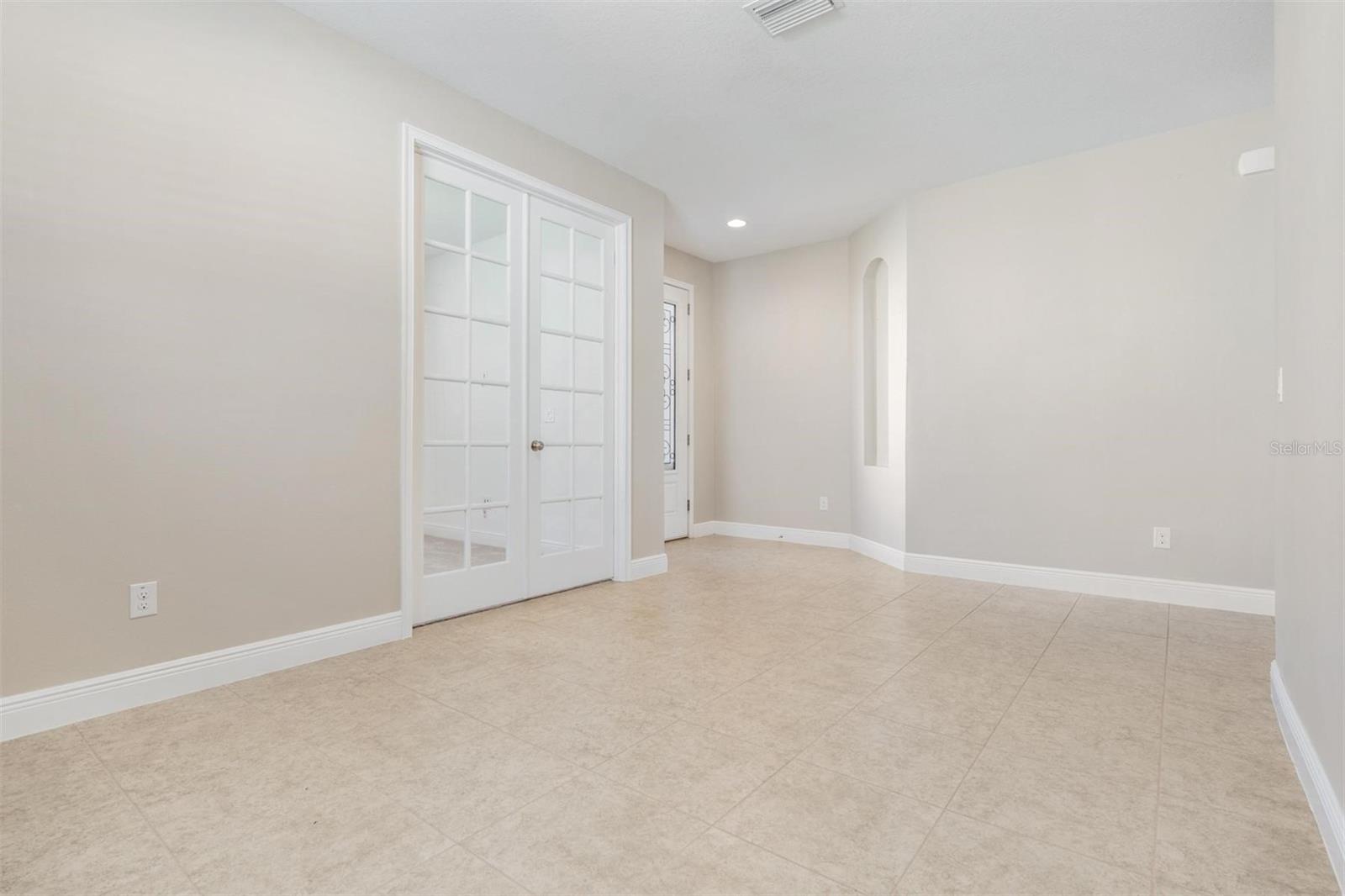 Image 15 of 26 For 11245 Paddock Manor Avenue