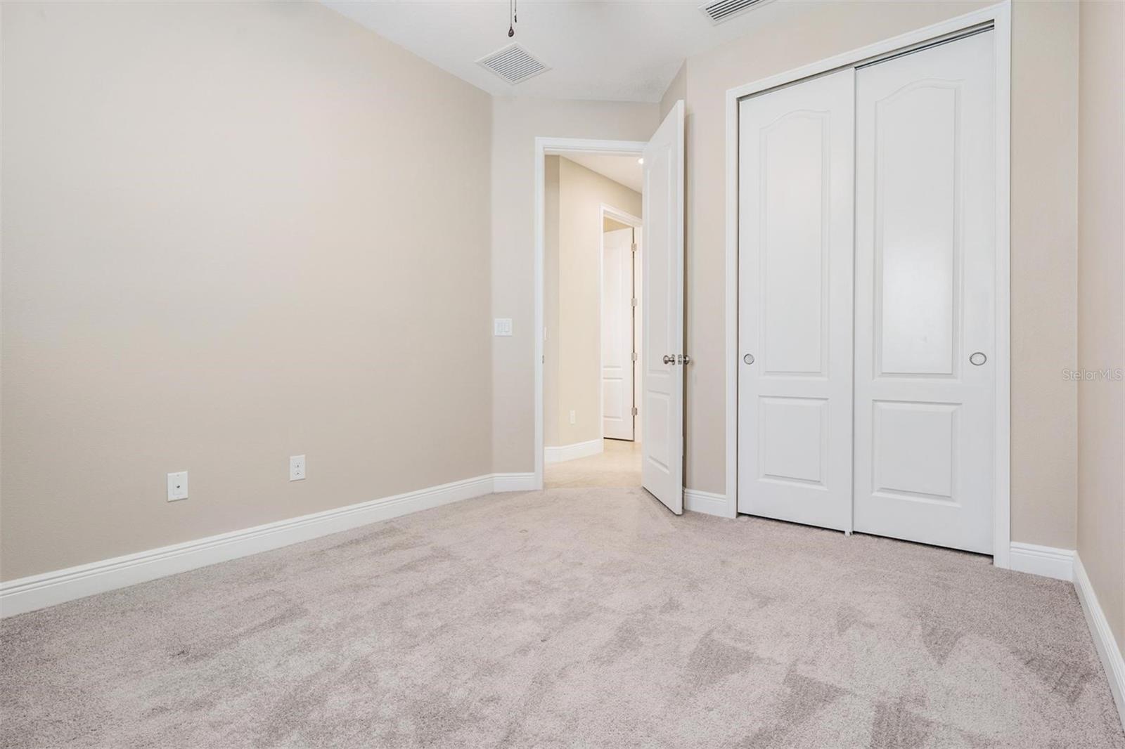 Image 18 of 26 For 11245 Paddock Manor Avenue