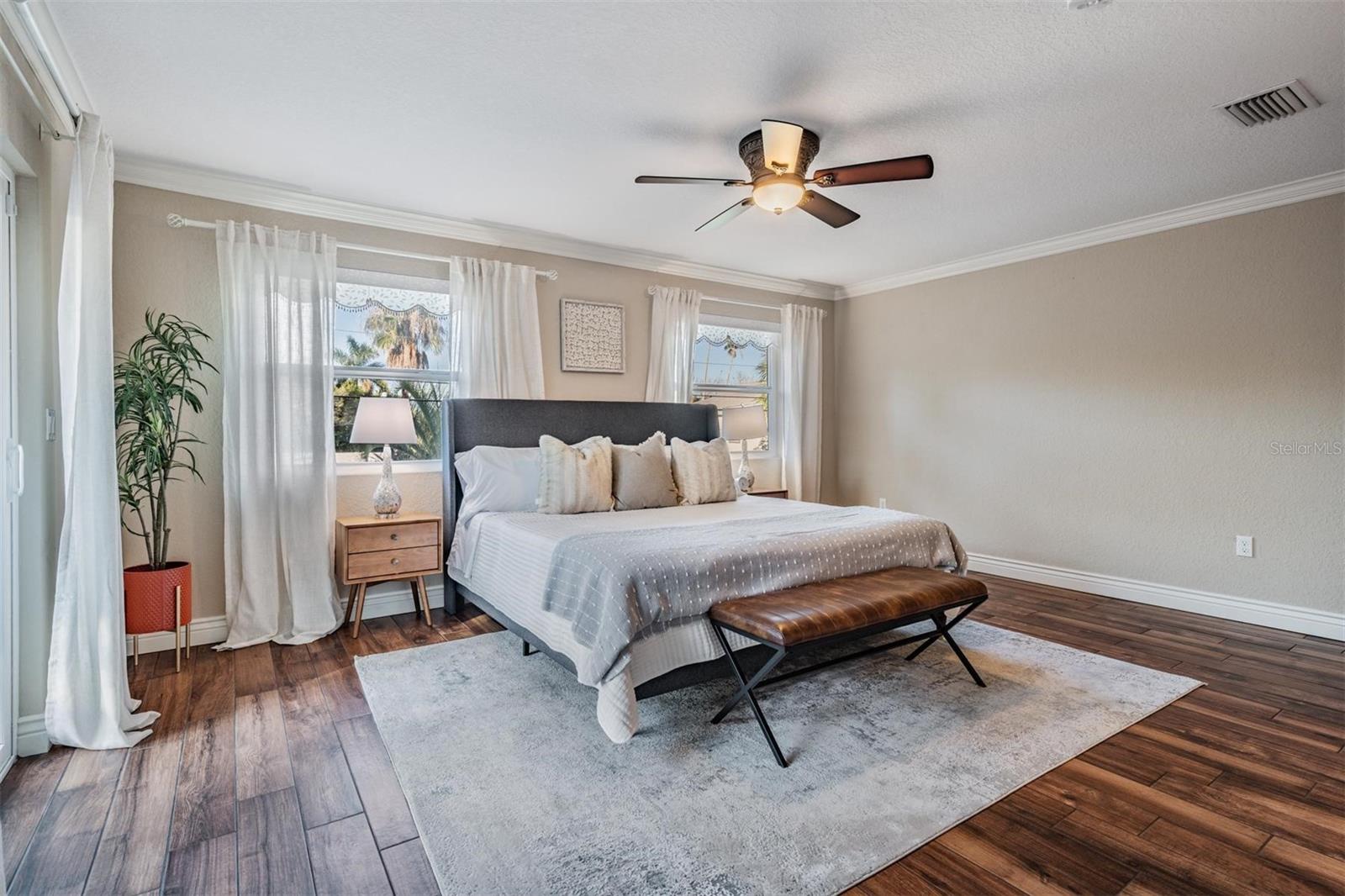 Image 10 of 31 For 118 10th Avenue