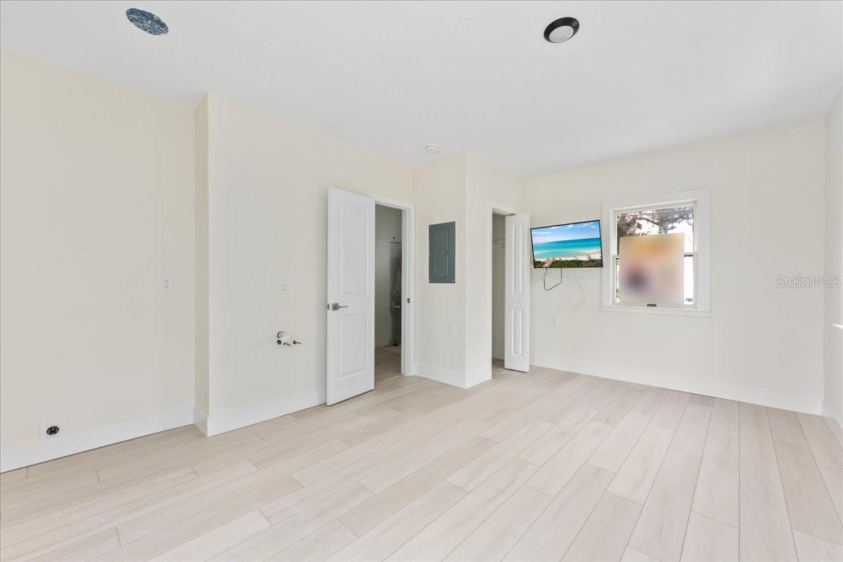 Image 20 of 21 For 483 Shore Drive E2