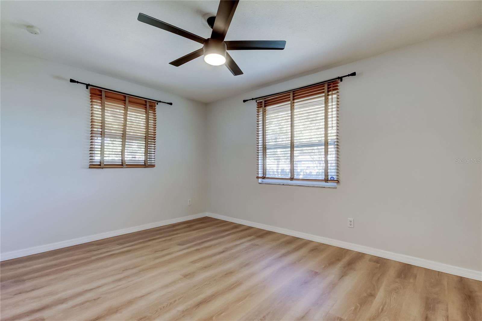 Image 11 of 28 For 5525 Pine Circle Ne