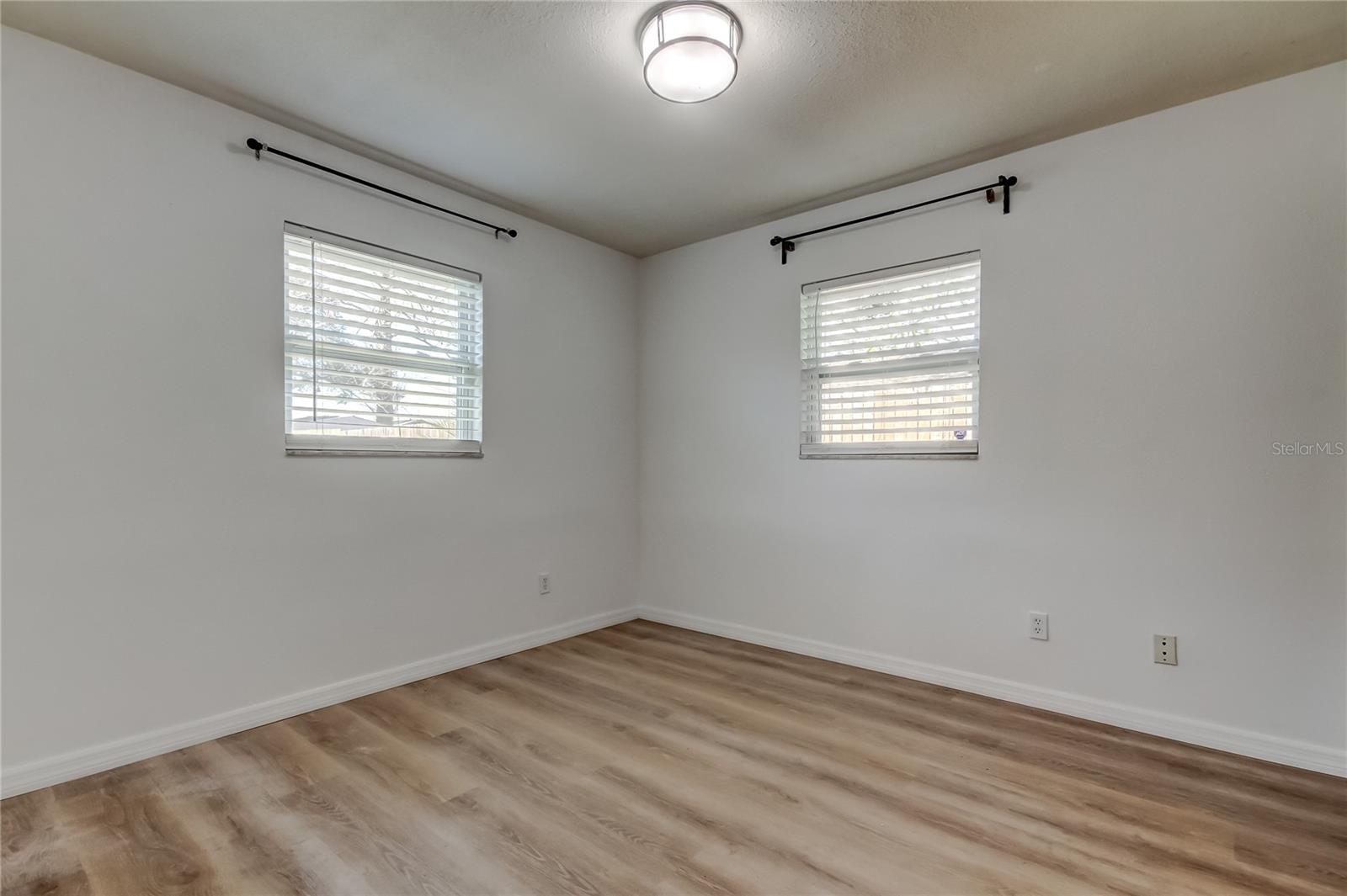 Image 15 of 28 For 5525 Pine Circle Ne