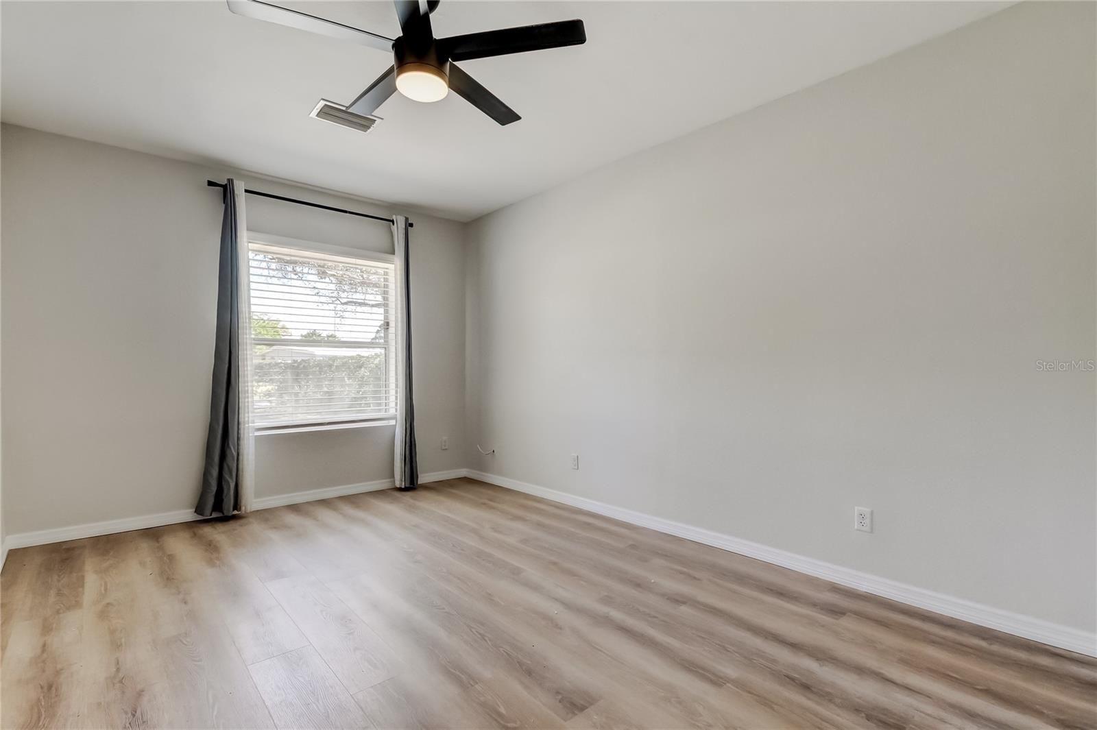 Image 18 of 28 For 5525 Pine Circle Ne