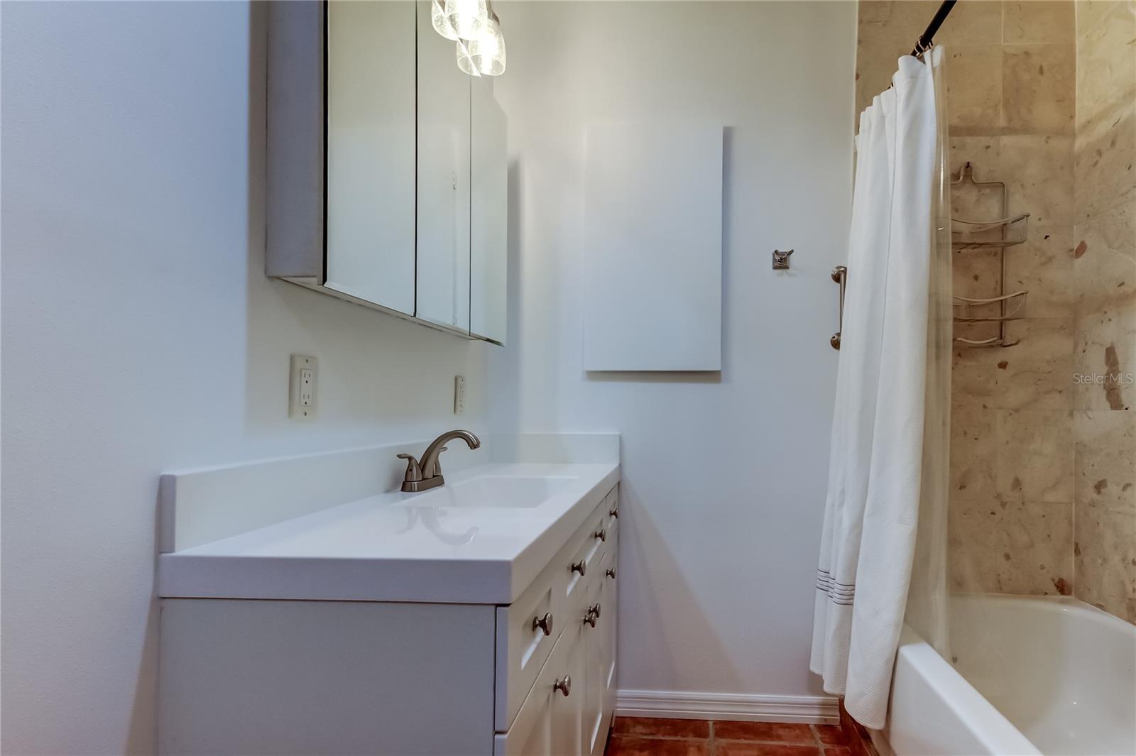 Image 20 of 28 For 5525 Pine Circle Ne