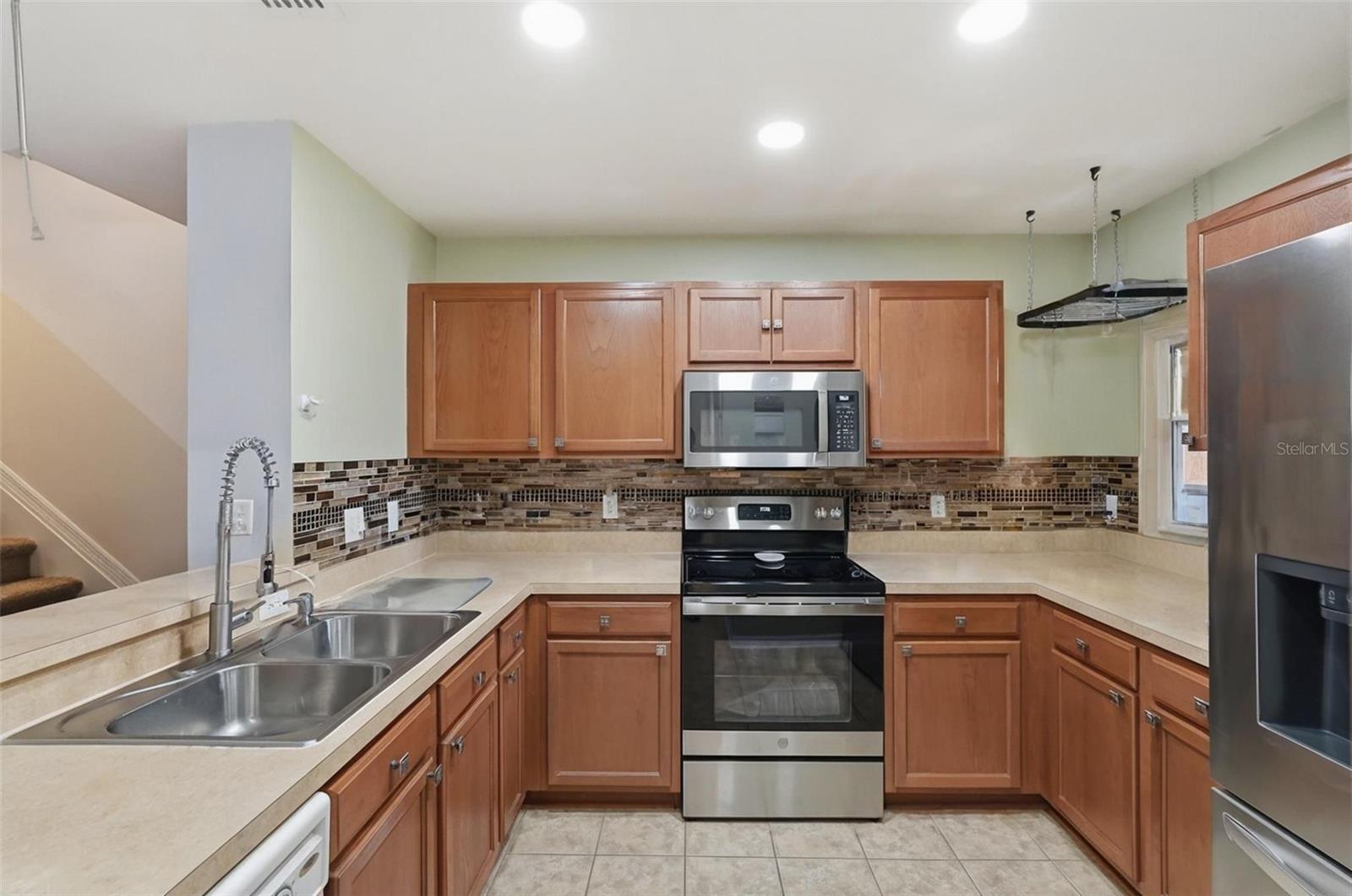 Image 6 of 71 For 9024 White Sage Loop