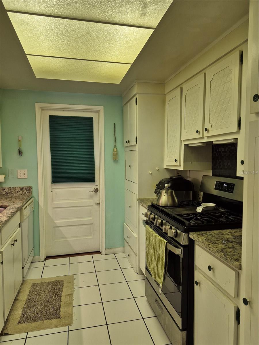 Image 17 of 21 For 6000 20th Street N 116