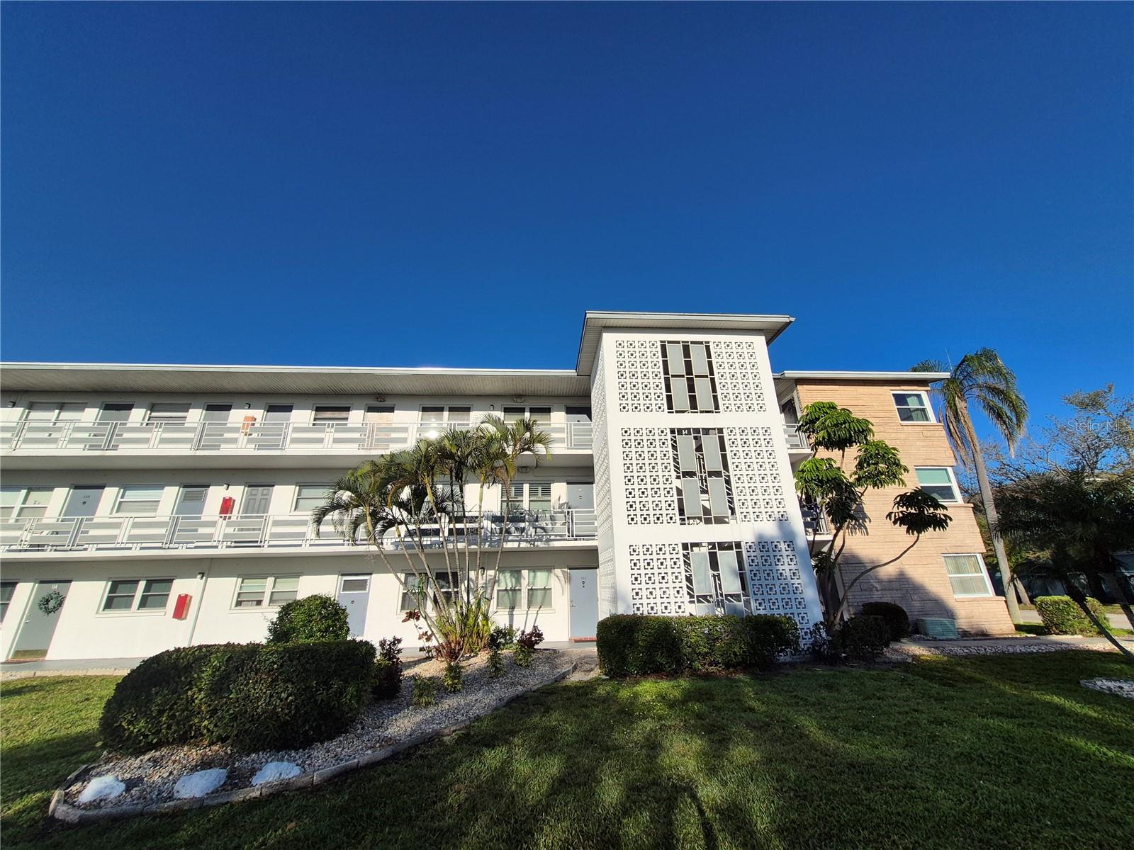 Image 4 of 21 For 6000 20th Street N 116