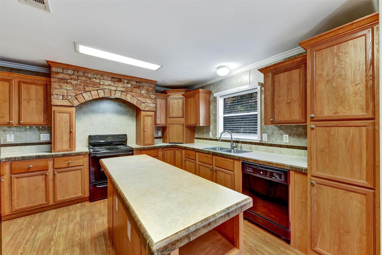 Image 11 of 38 For 312 Aristides Street