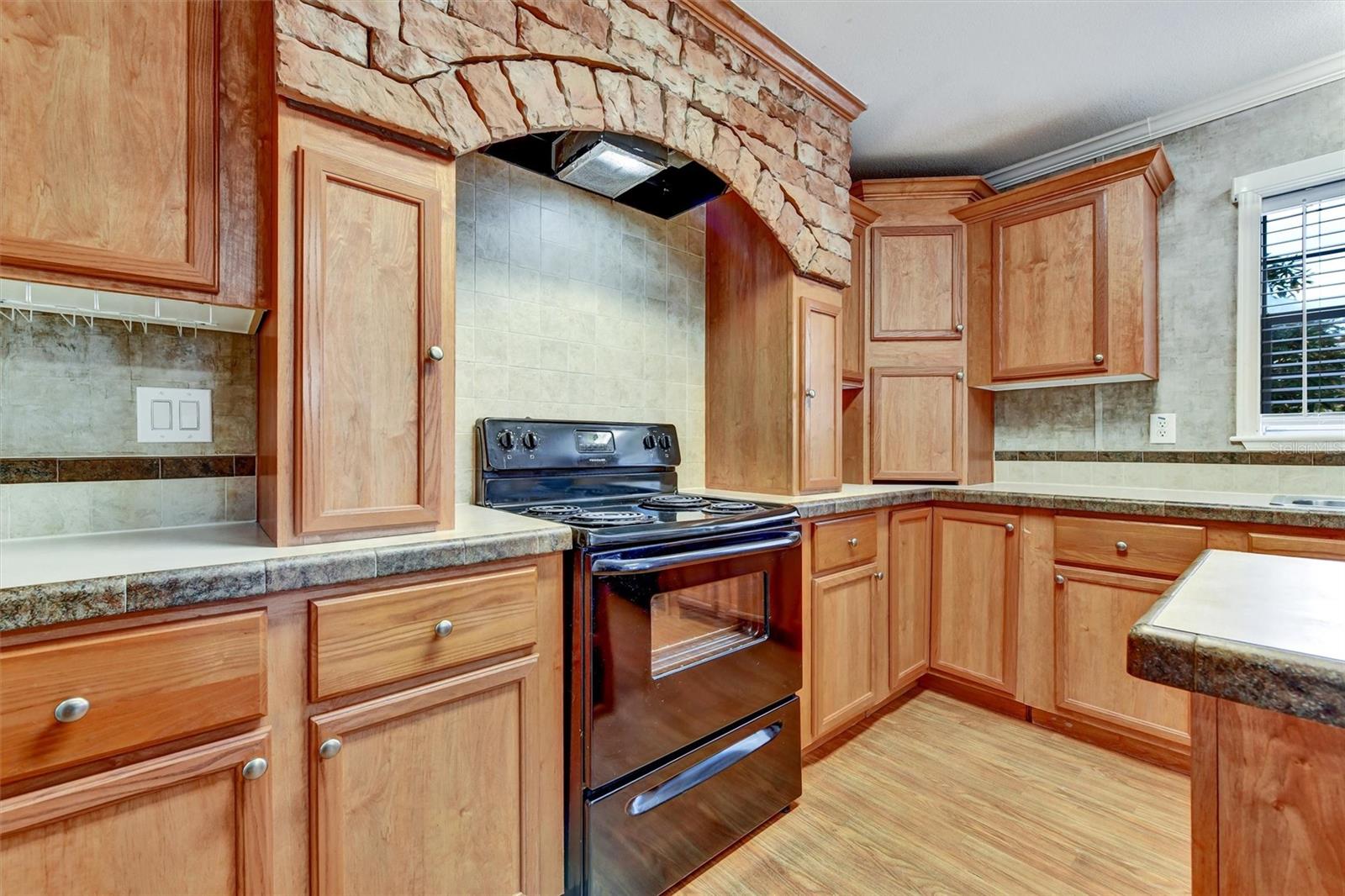 Image 6 of 38 For 312 Aristides Street