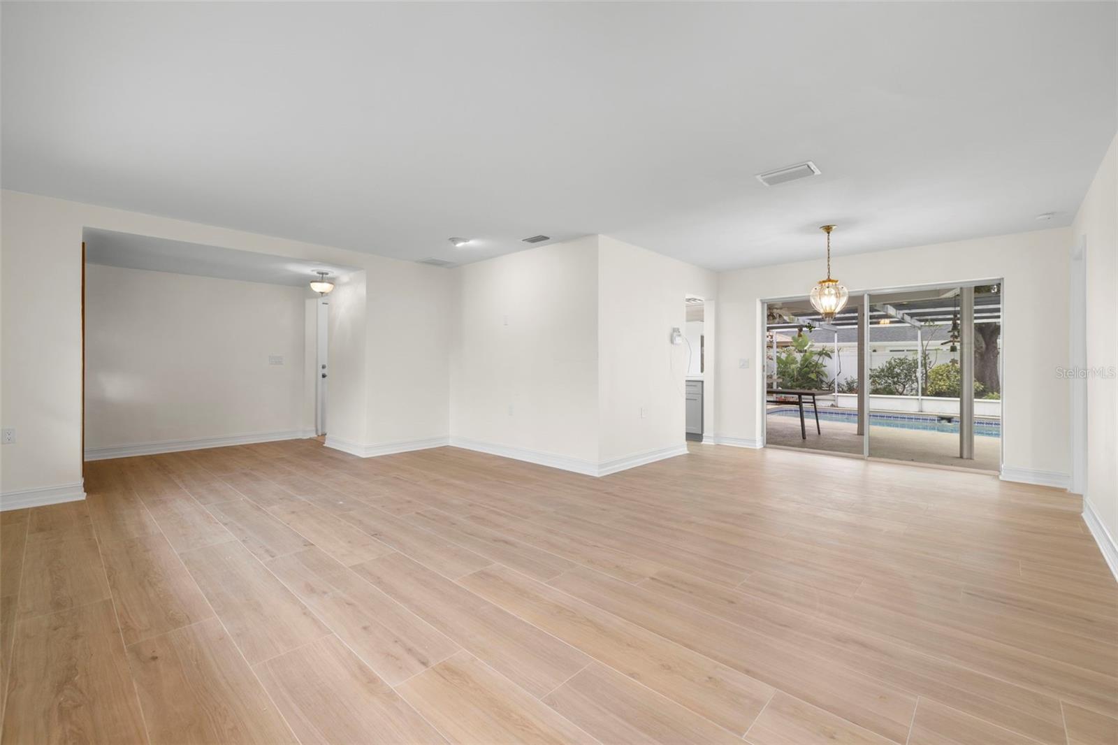 Image 17 of 31 For 5254 Venetian Boulevard Ne